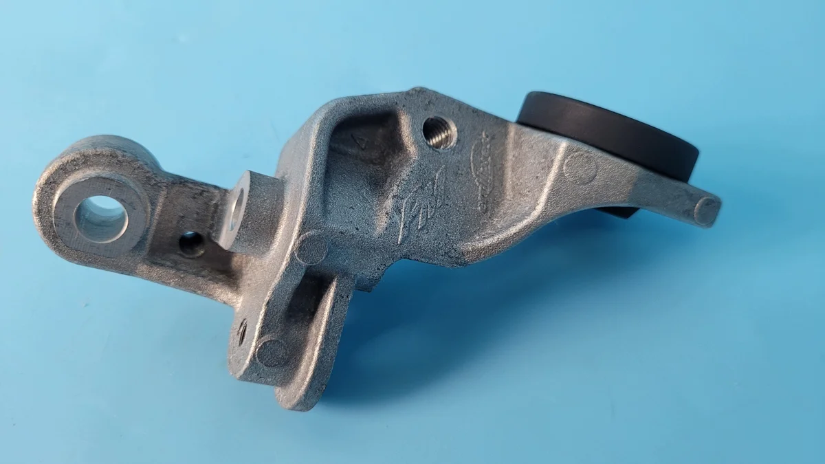 Soporte Motor Mercedes GLC A6542200300 Usado image 7