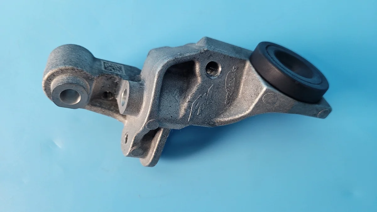 Soporte Motor Mercedes GLC A6542200300 Usado image 8