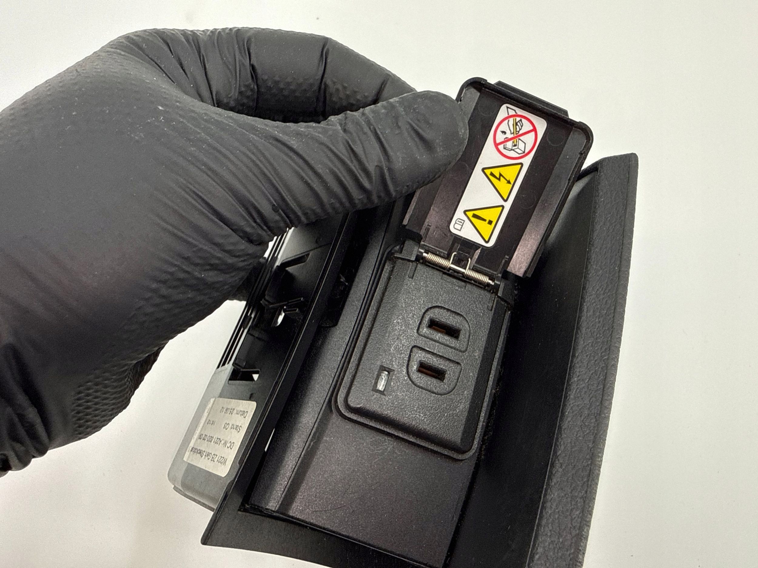 Tomada 12V Traseira Mercedes-Benz S W221 2012 image 7