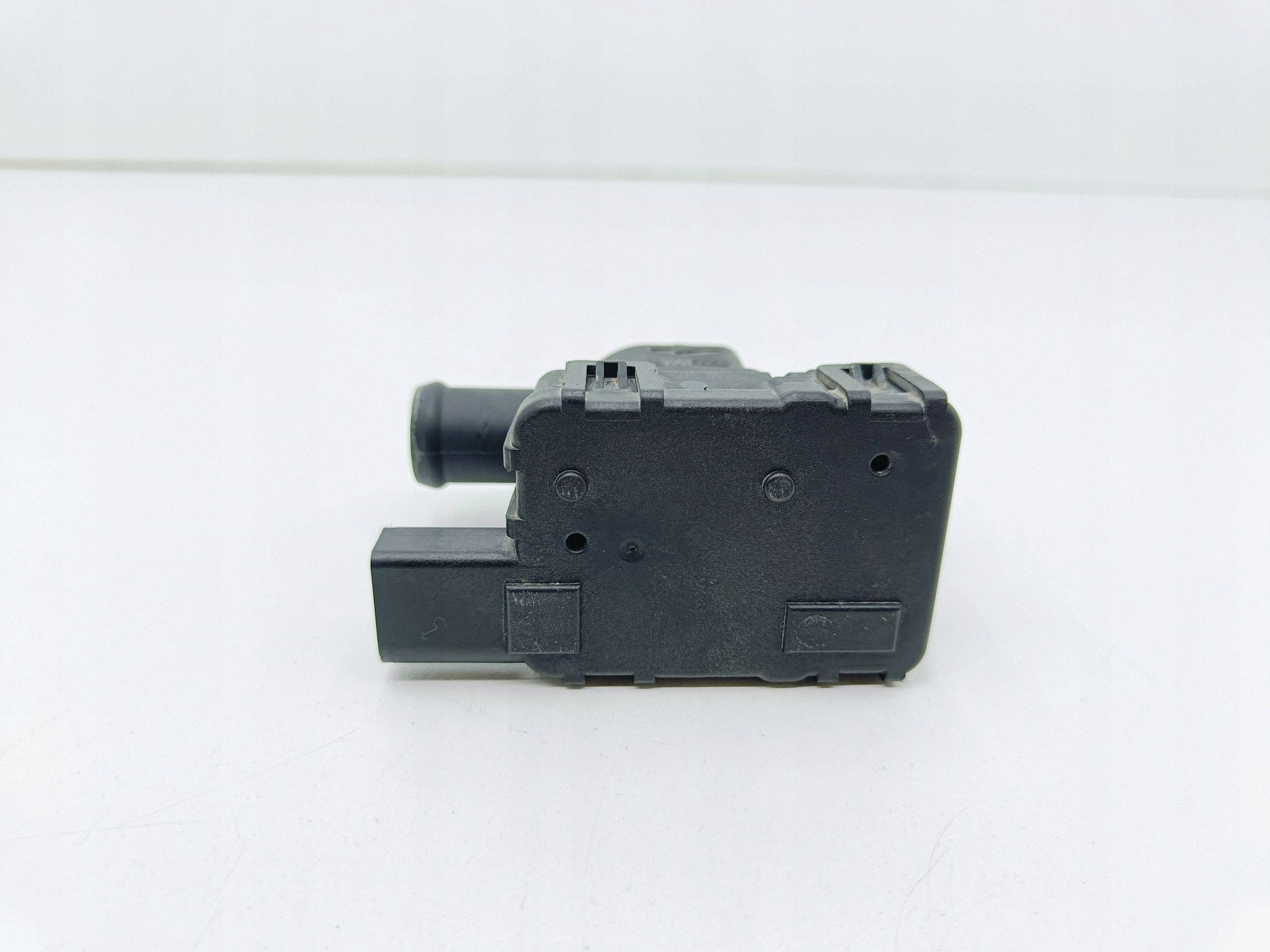 Audi Q7 4M 2017 Verwarmingsslang OEM 3B7819809 image 4