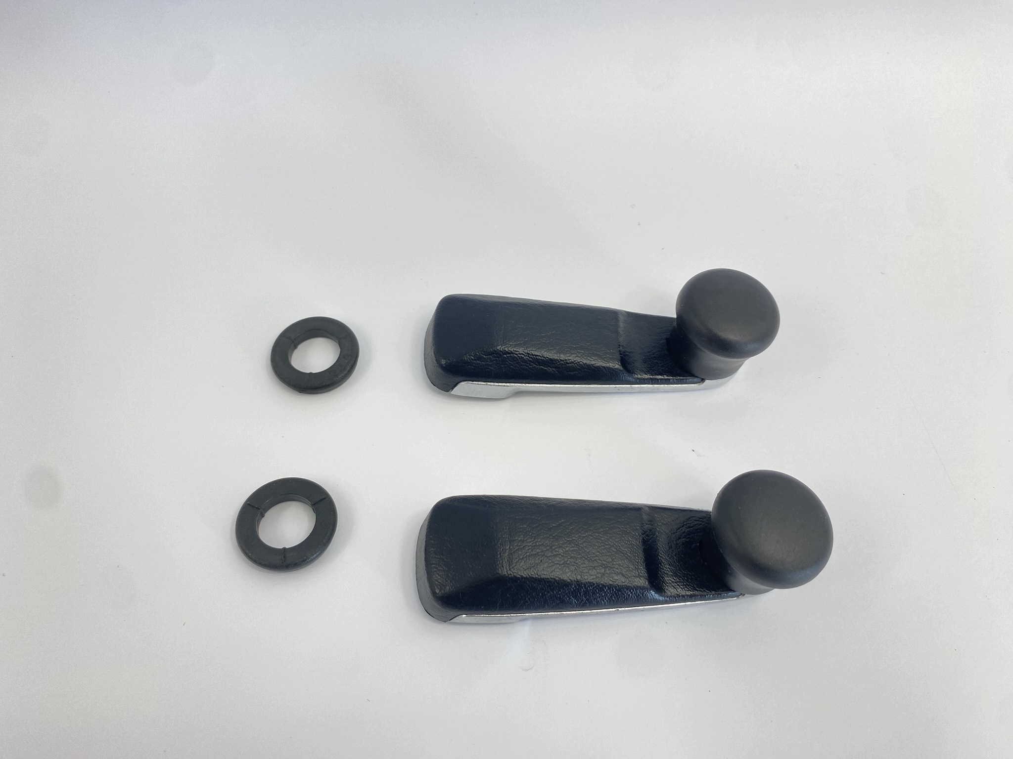 Ikkunanostimen kampi musta Mercedes W126 W124 W201