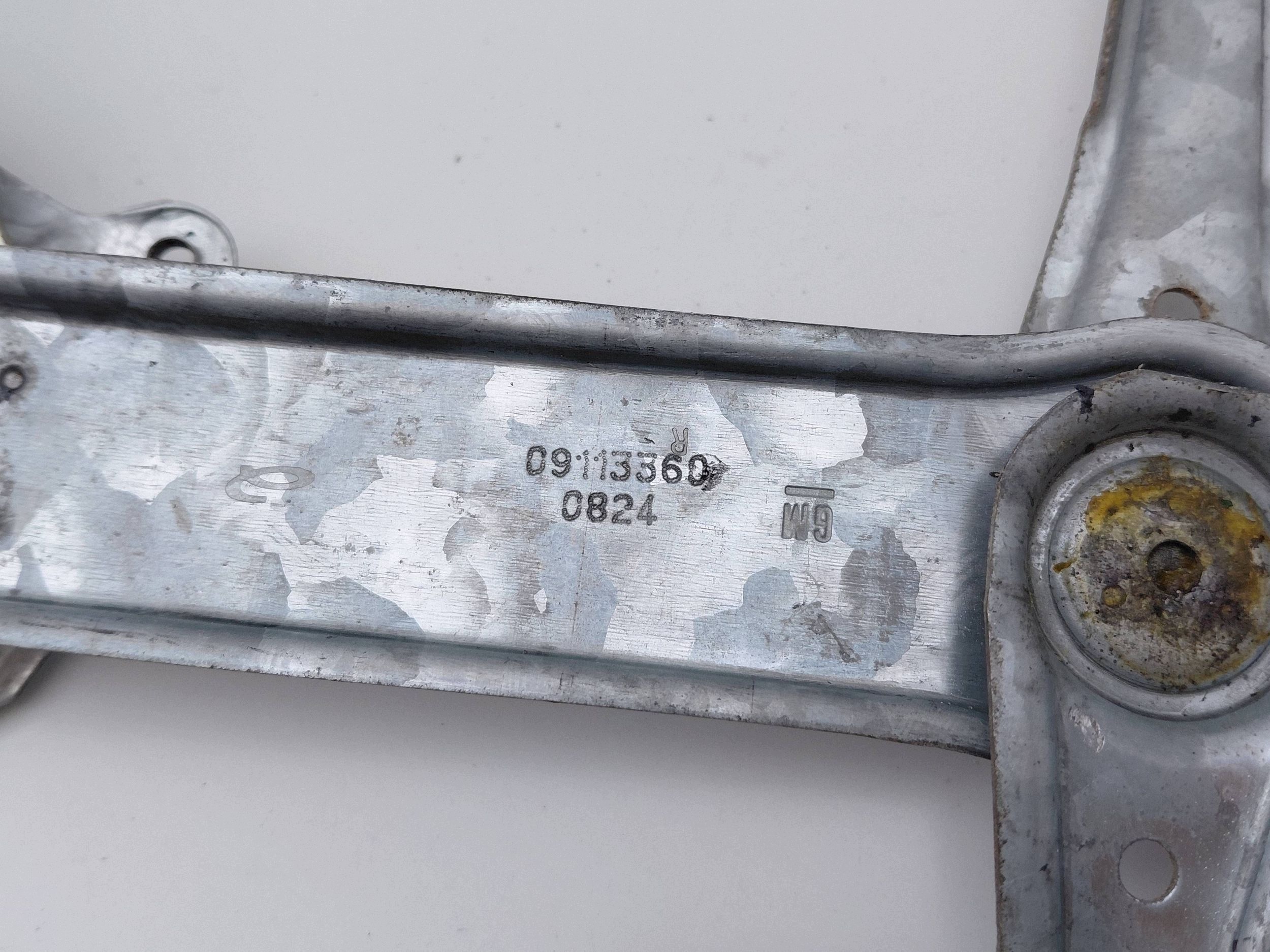 Käytetty ikkunannostin oikea etu Opel Corsa C 3-ovinen DRC121456