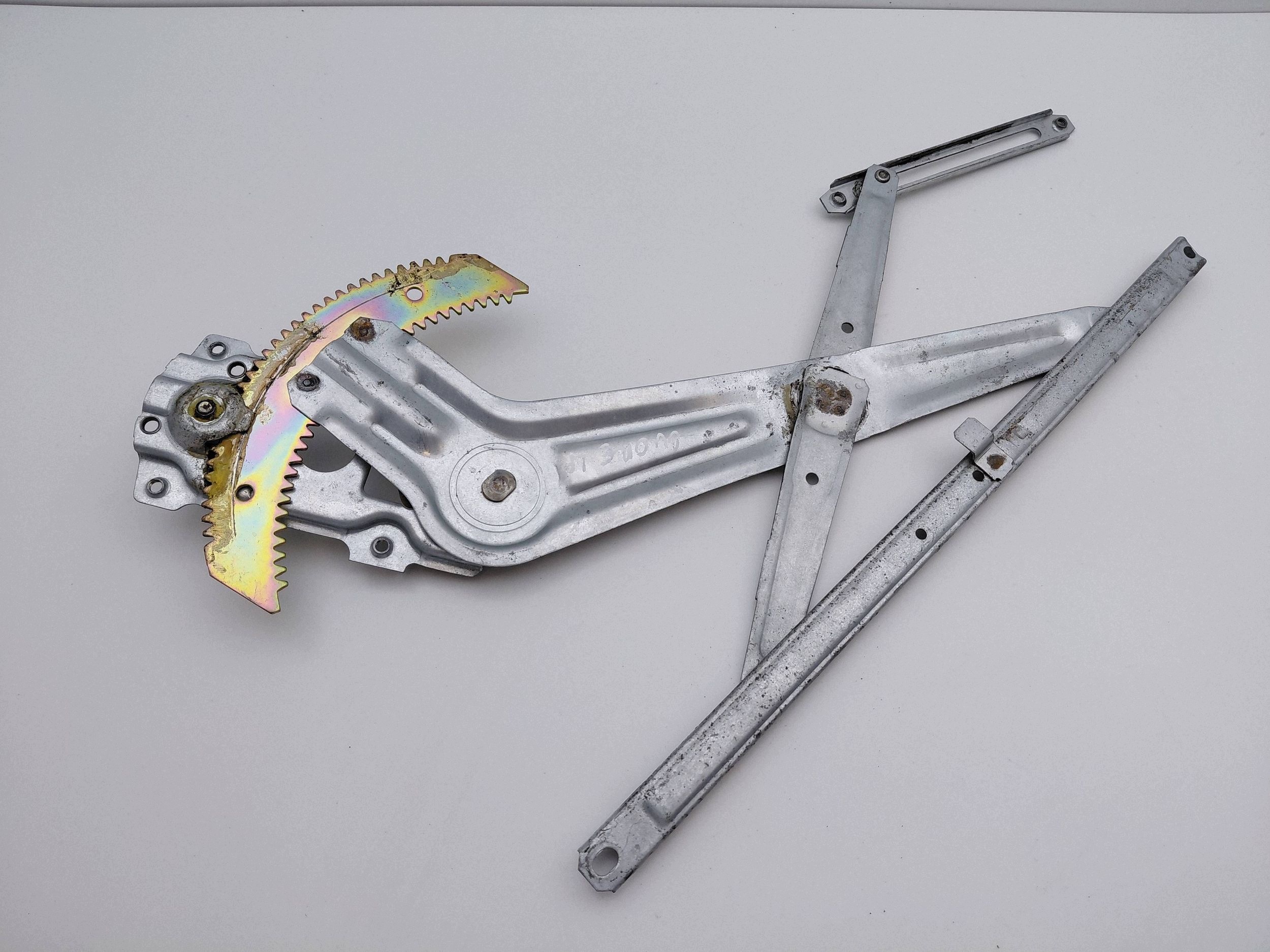 Fensterheber manuell links vorne Daihatsu Cuore NR400 OEM DRC121461 image 2