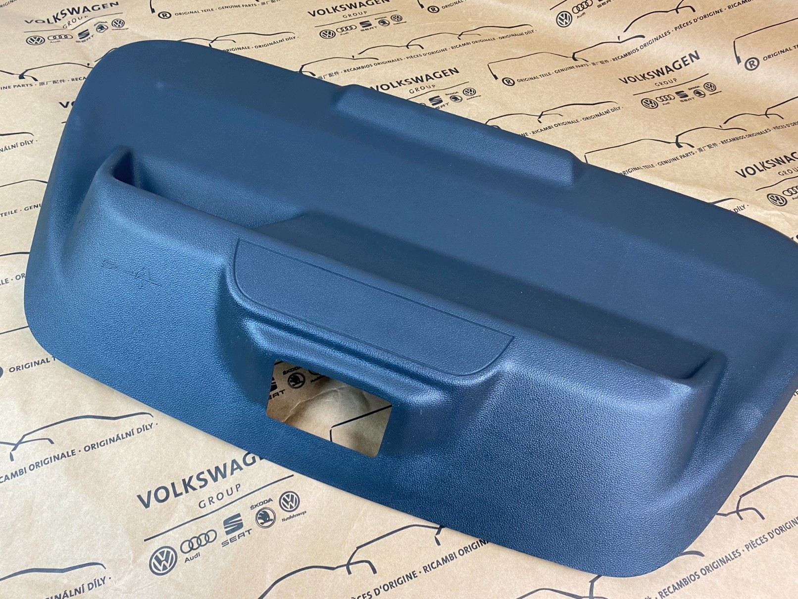 VW Beetle 5C3 Cabrio Garniture Coffre OEM 5C3867601 image 3