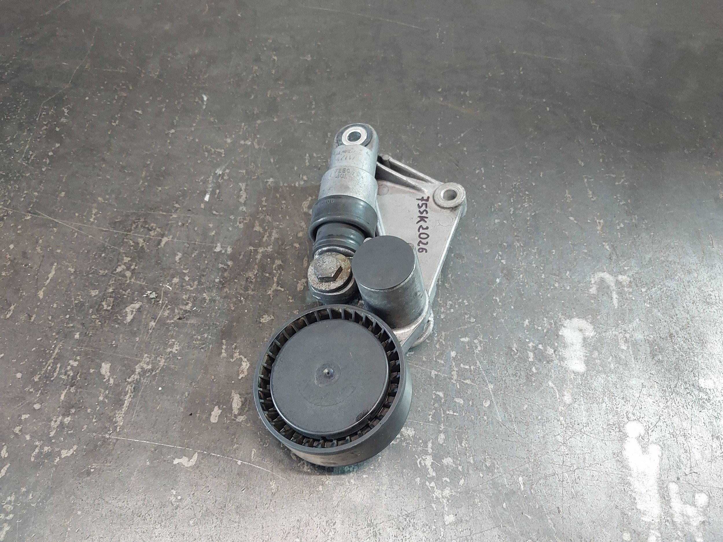 Tenditore cinghia clima BMW 5 E39 520i M52B20 17173729 image 4