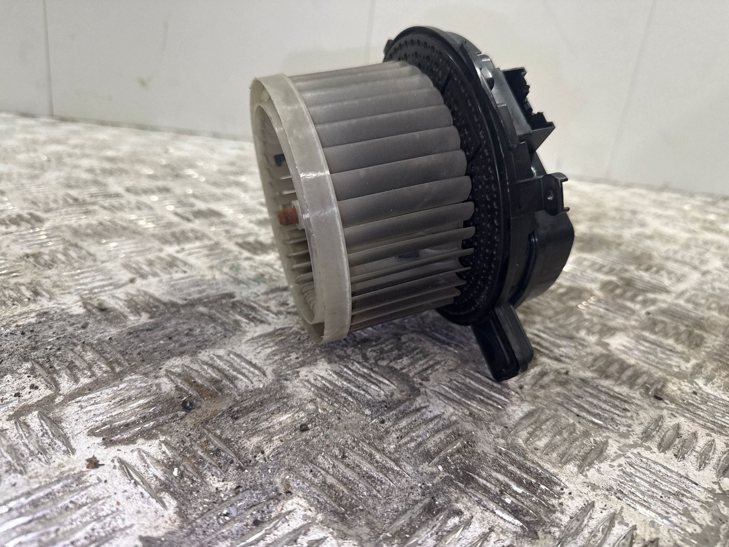 Ventilateur clim Chevrolet Corvette C8 200225 image 3