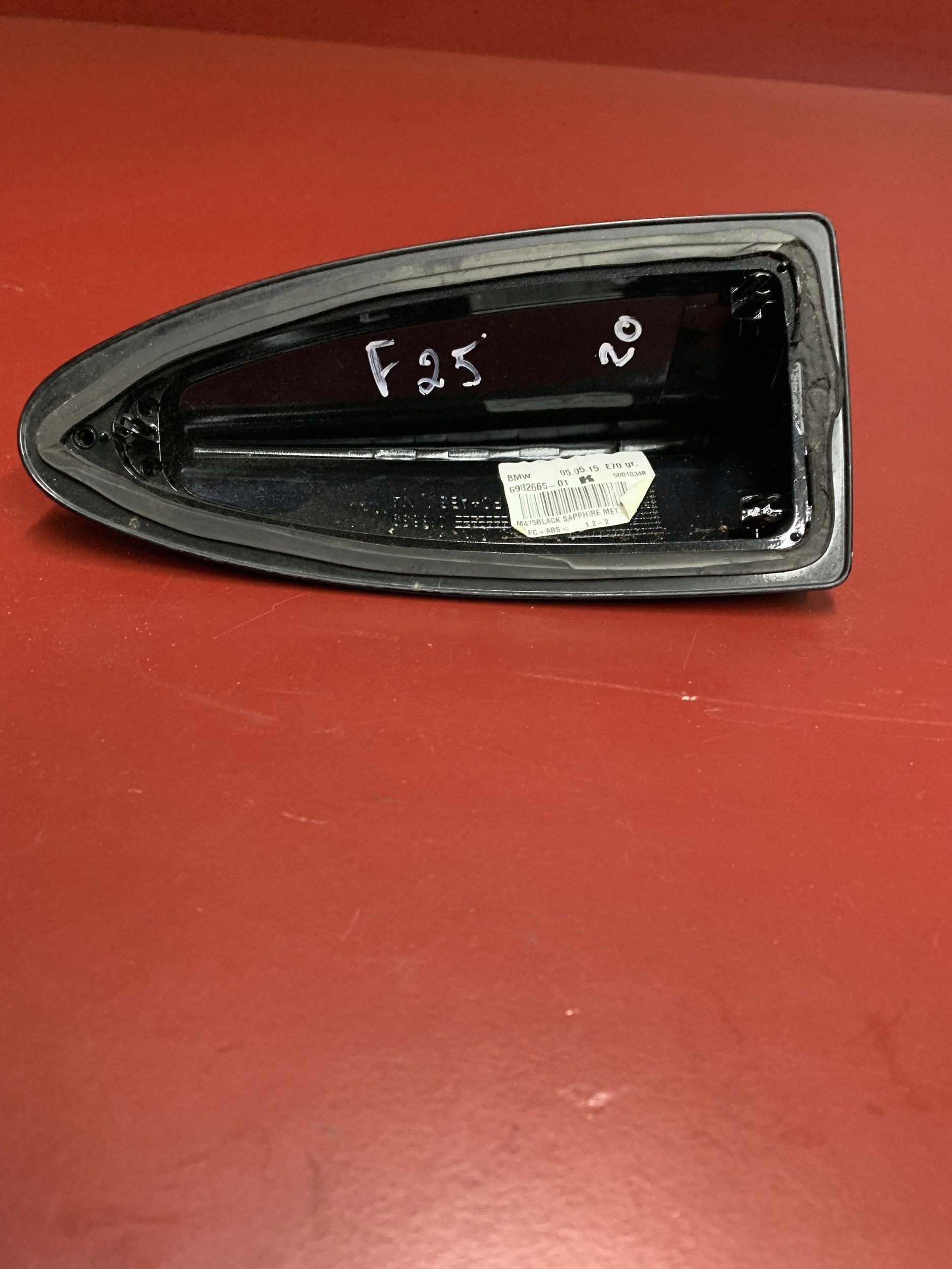 BMW X3 F25 GPS-antennin suojus (evä) 6982665