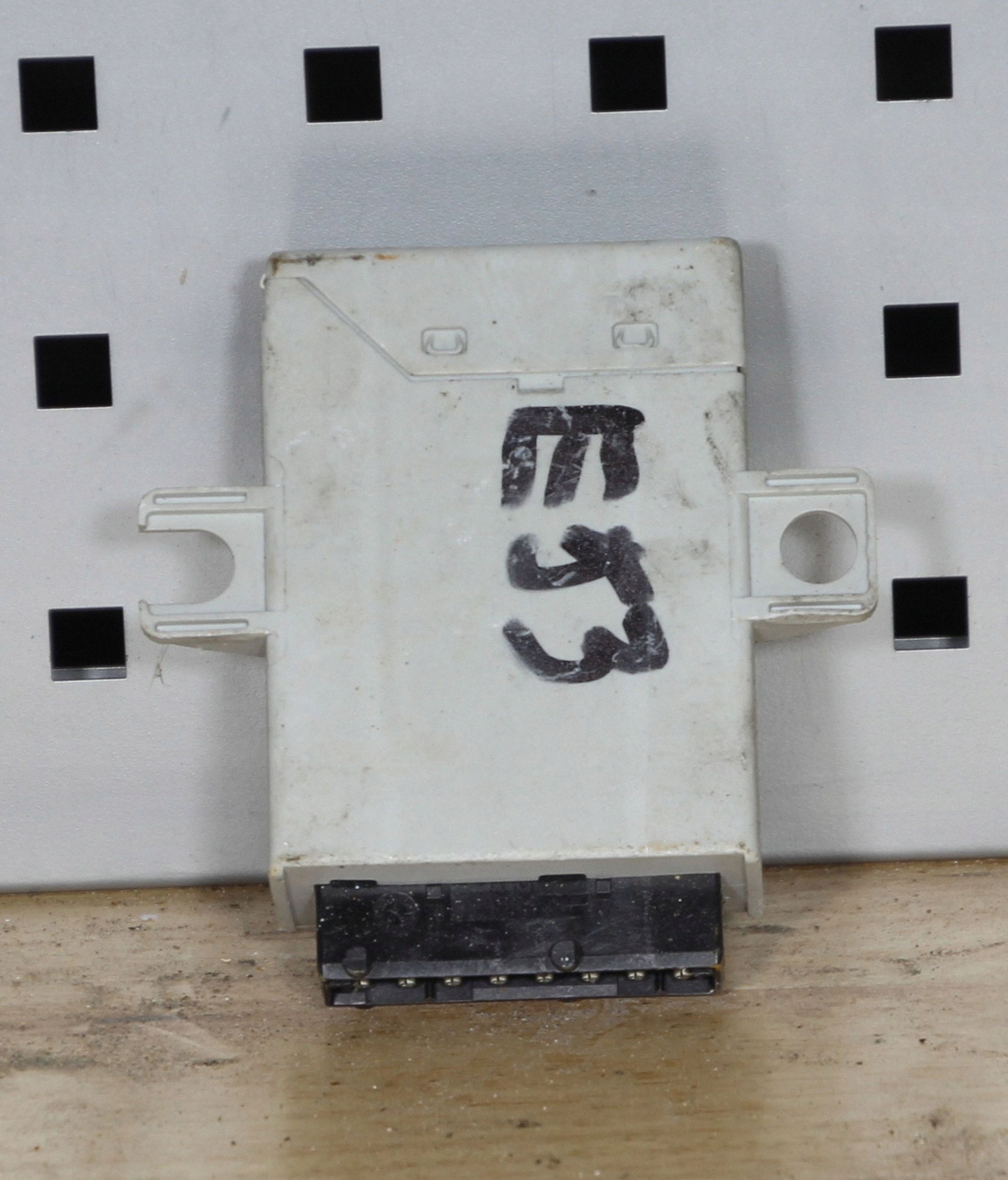 BMW 5 E39 Immobilizer Module 61356908767 image 3