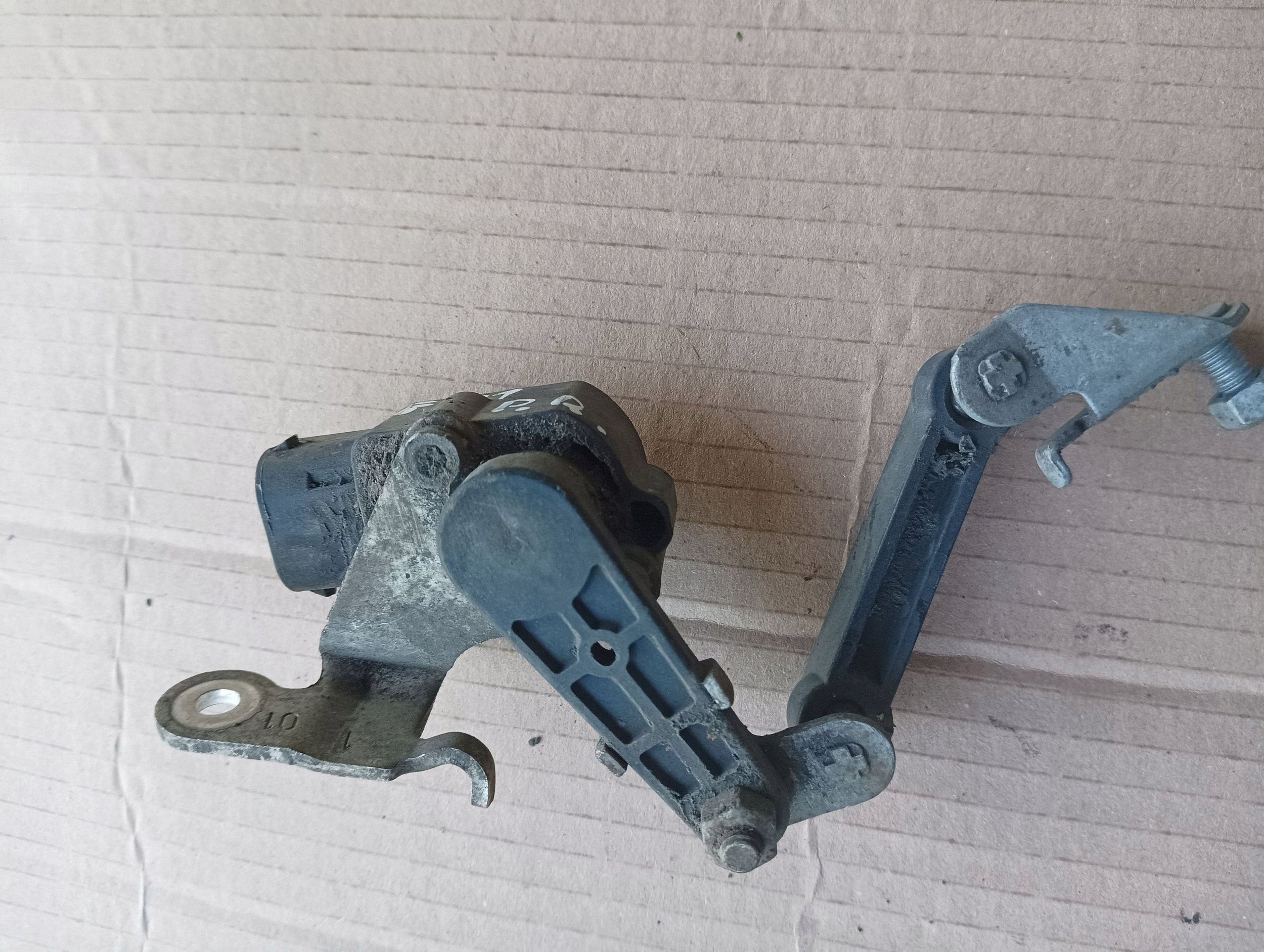 BMW 7 F01 F02 F03 F04 Luftfjädringssensor Fram