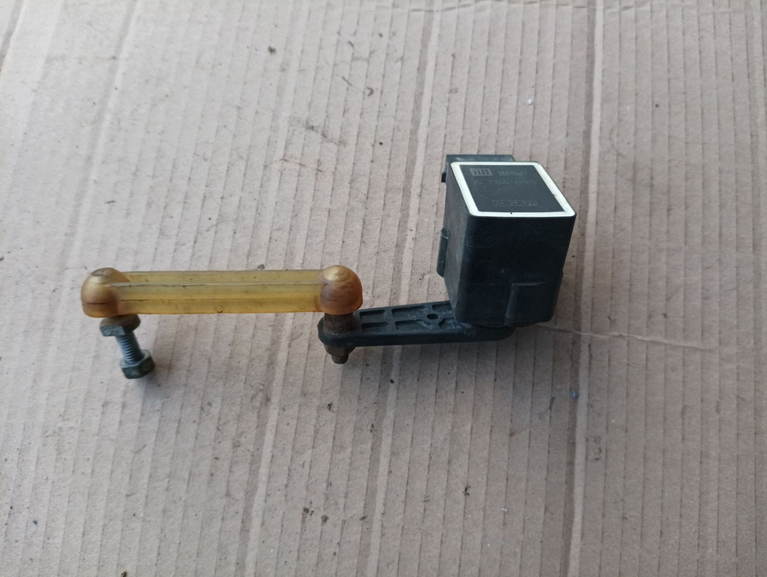 Capteur suspension pneumatique BMW 5 E60 E61 image 2