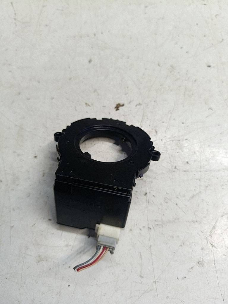Suzuki SX4 S-Cross Lenkwinkelsensor 3744068L10X4 image 3