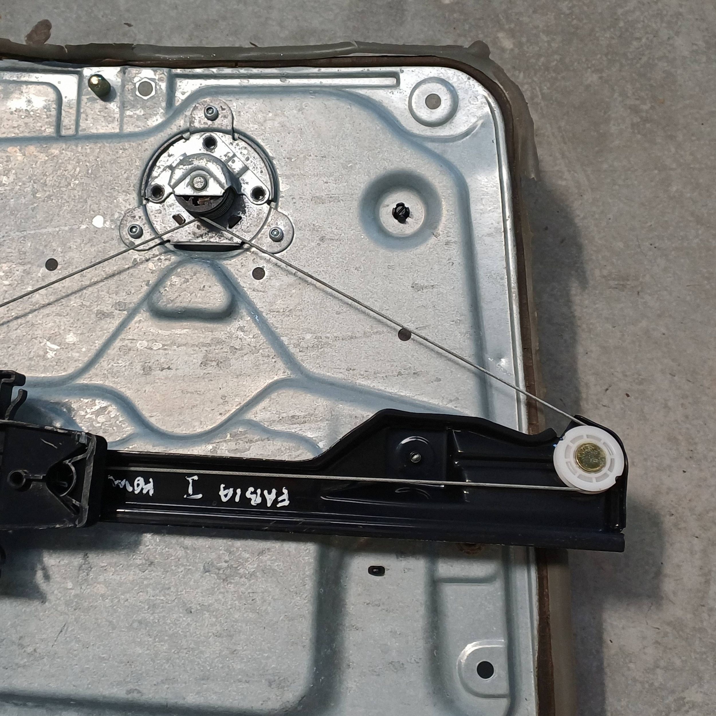 Fensterheber manuell links hinten Skoda Fabia MK1 Kombi OEM DRC121534 image 10