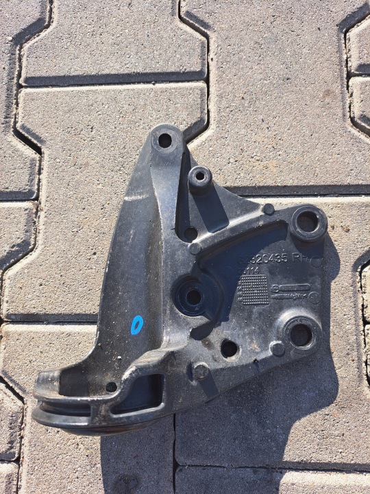Ohjaamon tyynyn kiinnitys Renault Gama T Range 82320435 *1
