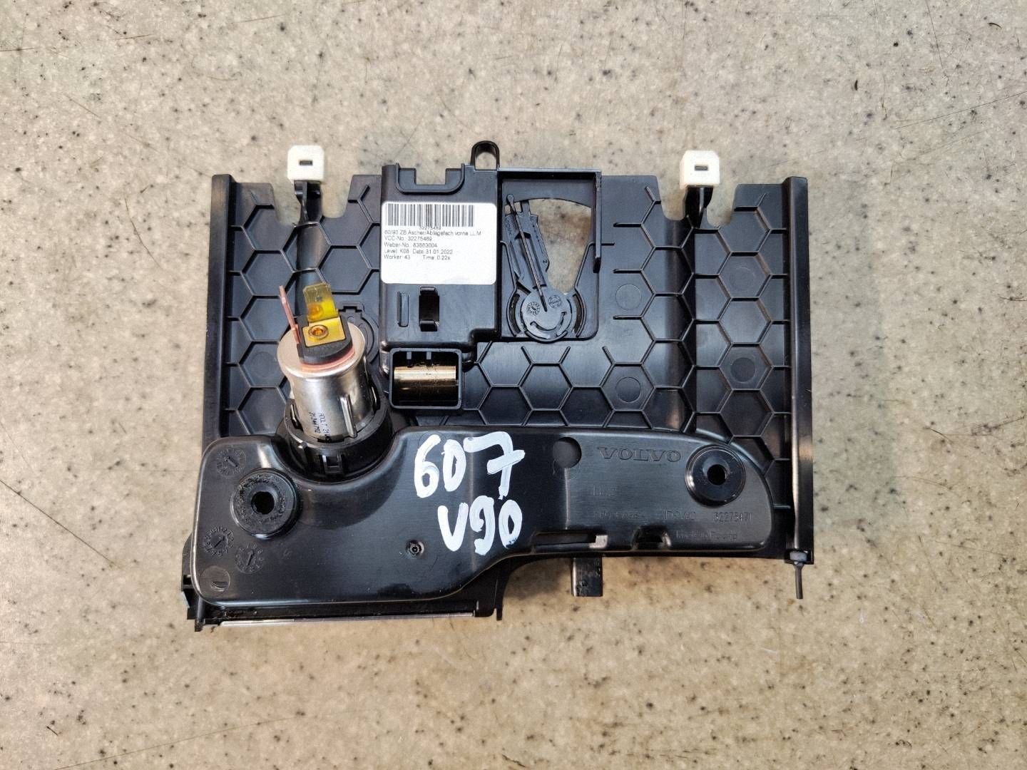 Tuhkakuppi säilytyslokero sytytin Volvo V90 3227546911A
