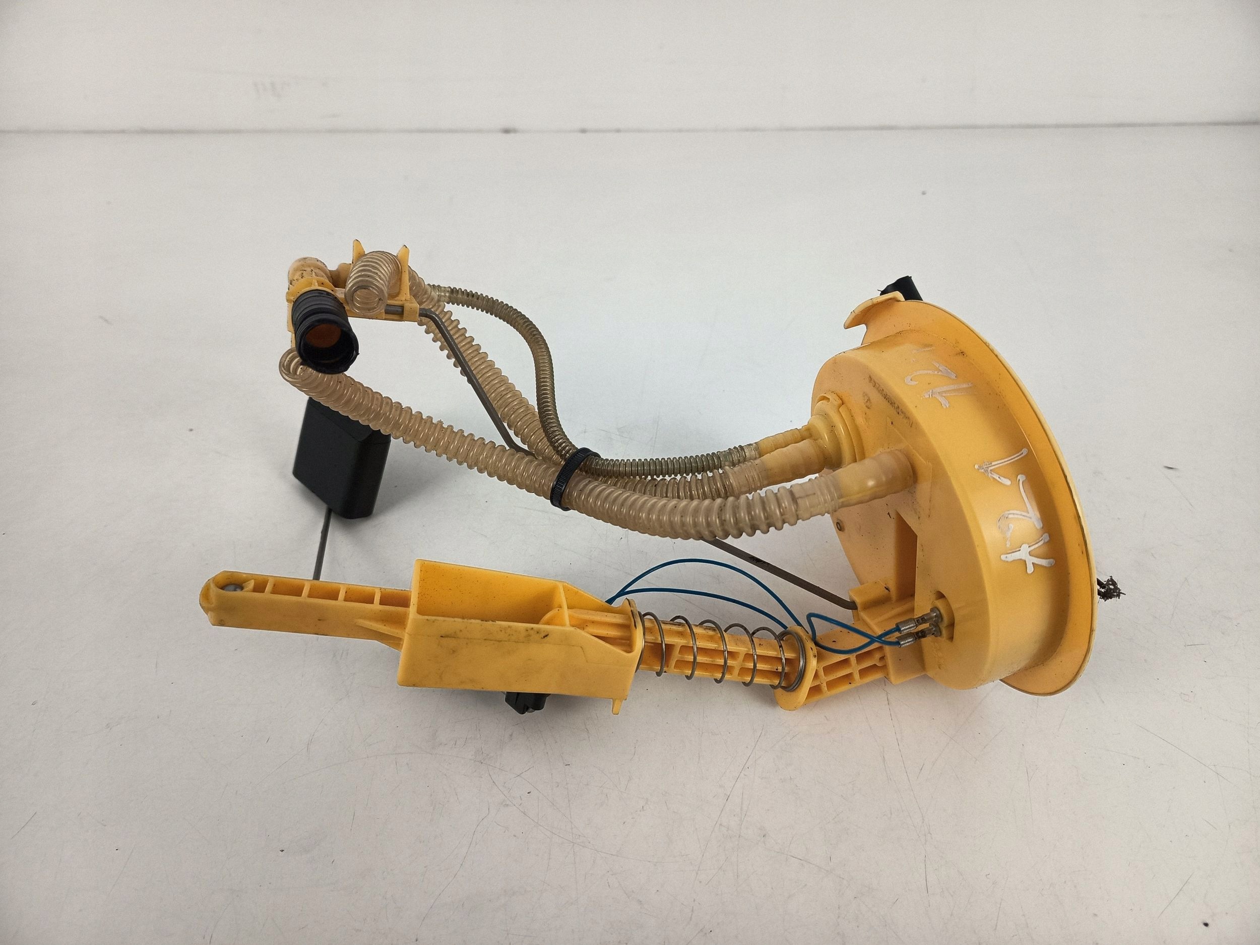 BMW X3 E83 Polttoainetason anturi 53033244 image 3