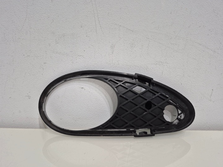 MERCEDES C-CLASS W203/S203 00-04 GRILLE BUMPER RIGHT FRONT OEM A2038850623