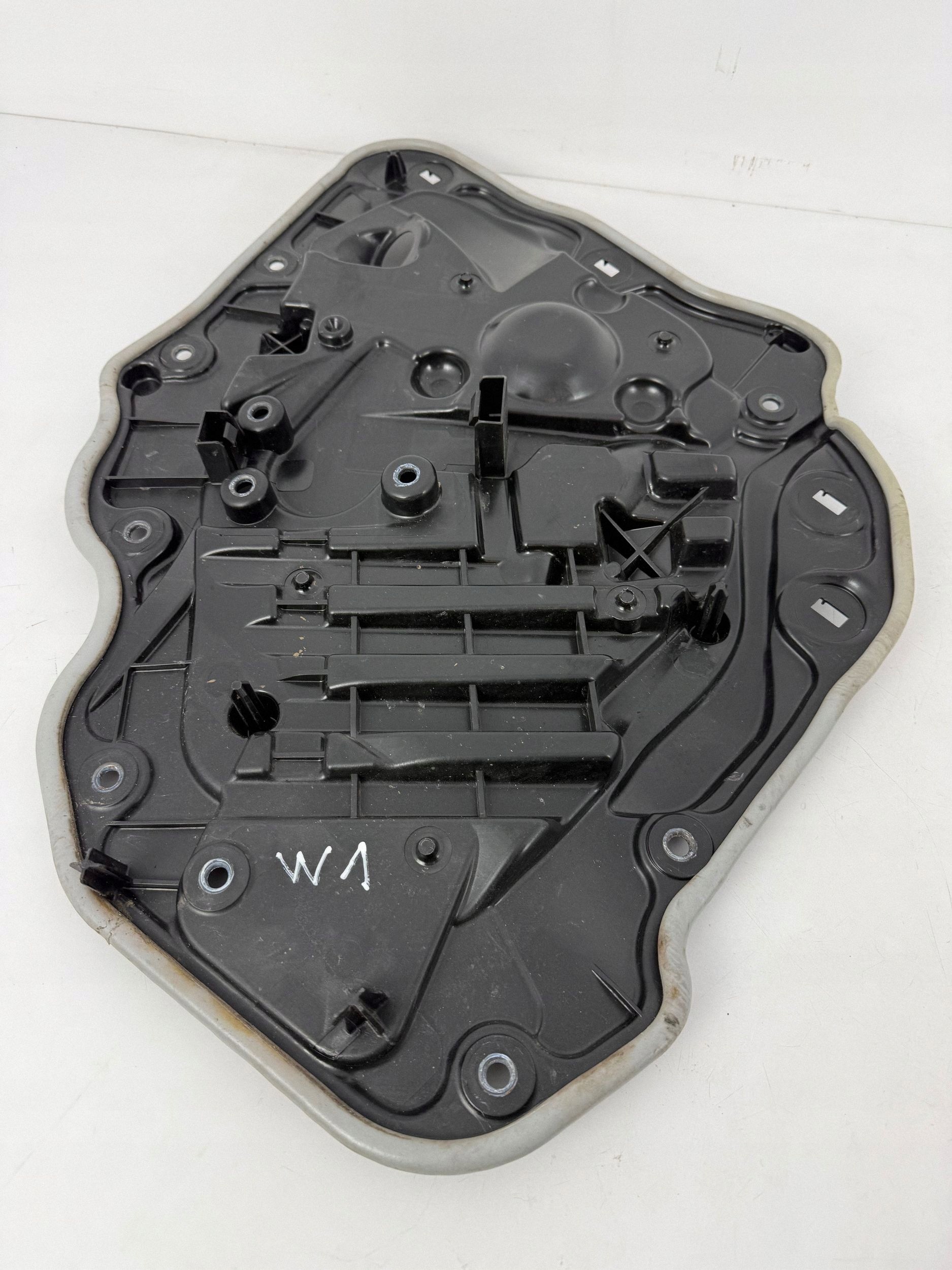 BMW F44 Oven äänieristys, oikea taka, 7483856
