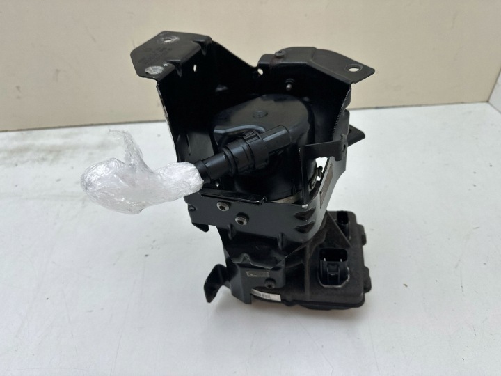 Mercedes-Benz OE A 204 460 06 80 ohjaustehostimen pumppu