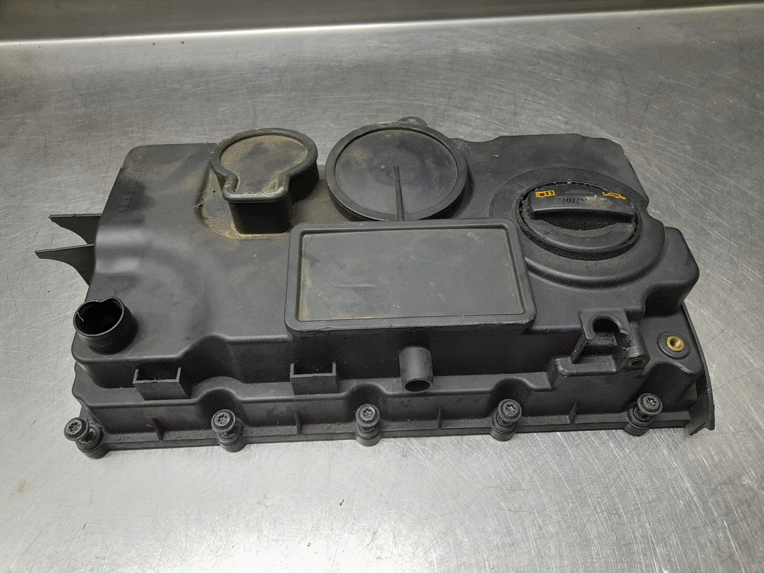 Tapa de válvulas VW Audi Skoda 2.0 TDI 03G103469L image 2