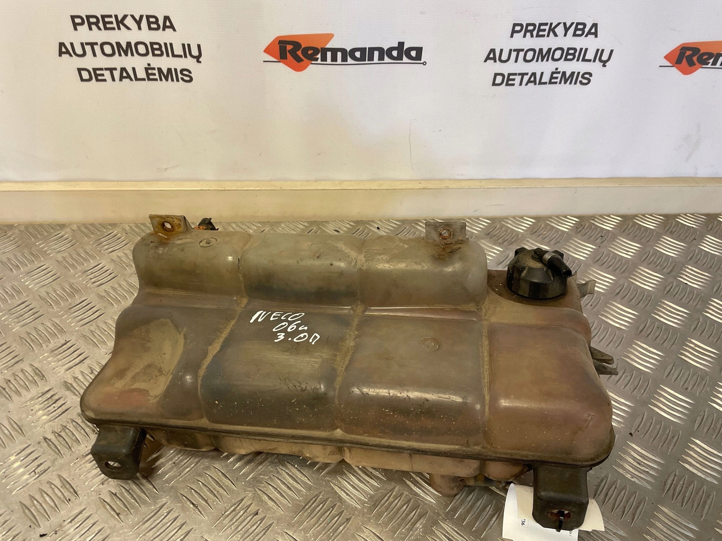 Iveco Daily 35-40.10 Expansionskärl Lock REM23736 image 3