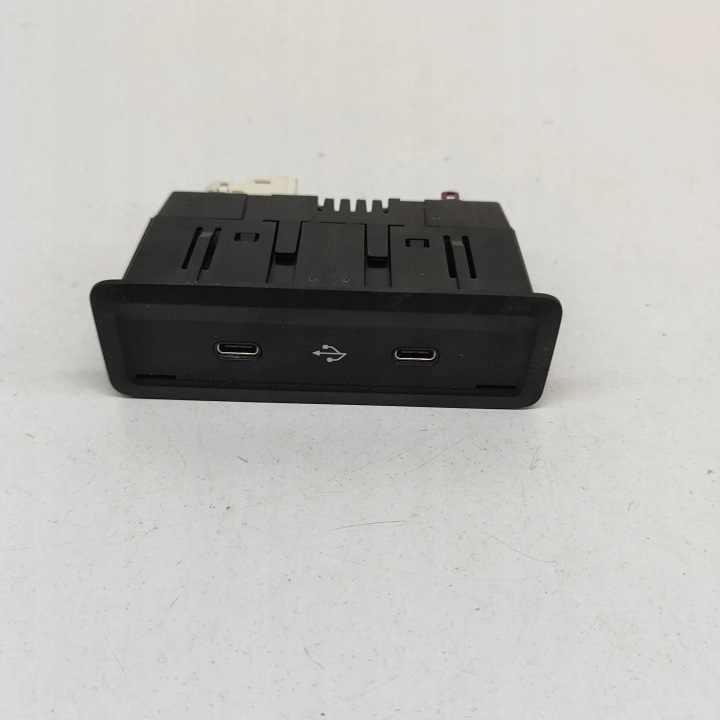 USB Mercedes-Benz A2478207502 2,5L 2024