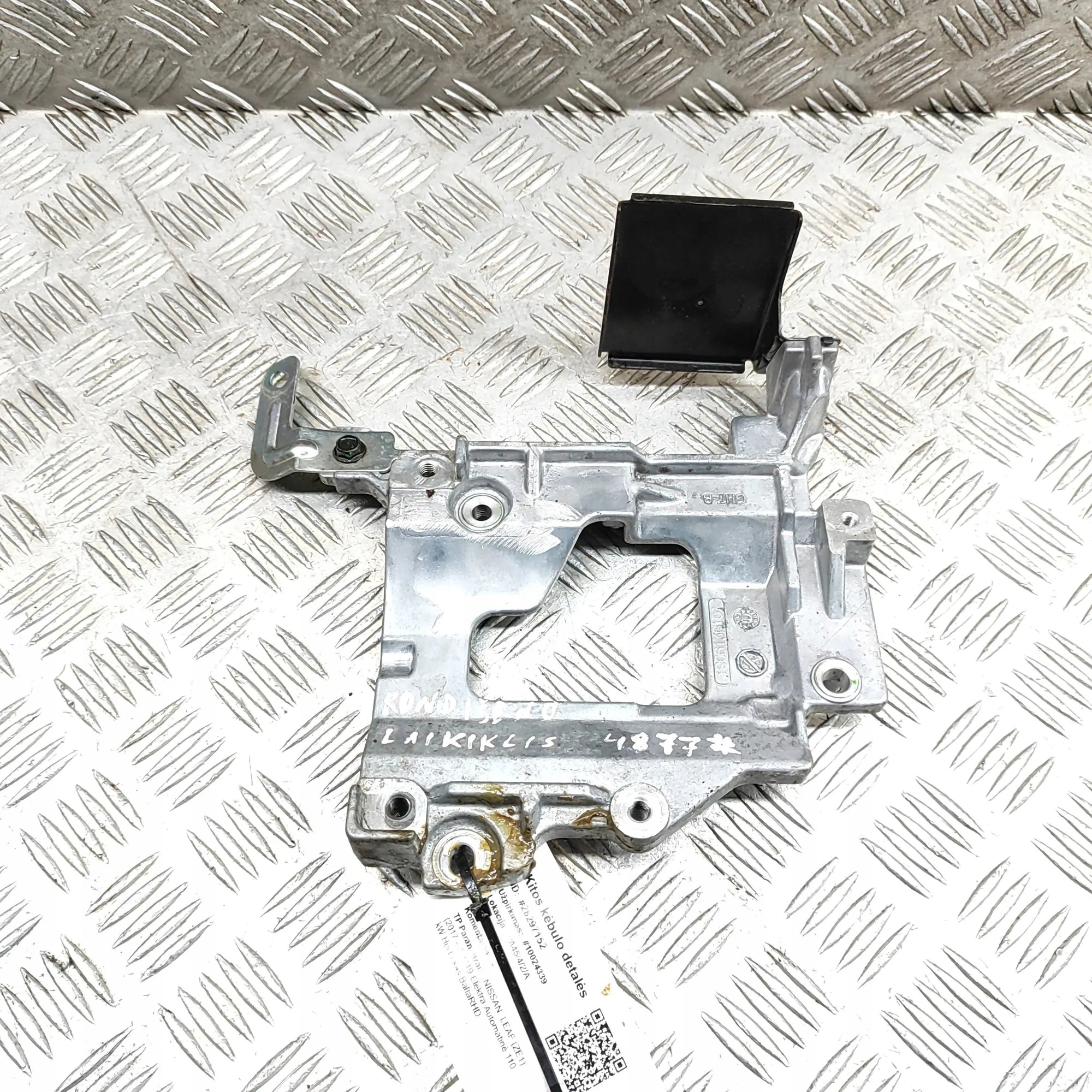AC Compressor Mounting Bracket Nissan Leaf ZE1 119105SK0A image 2