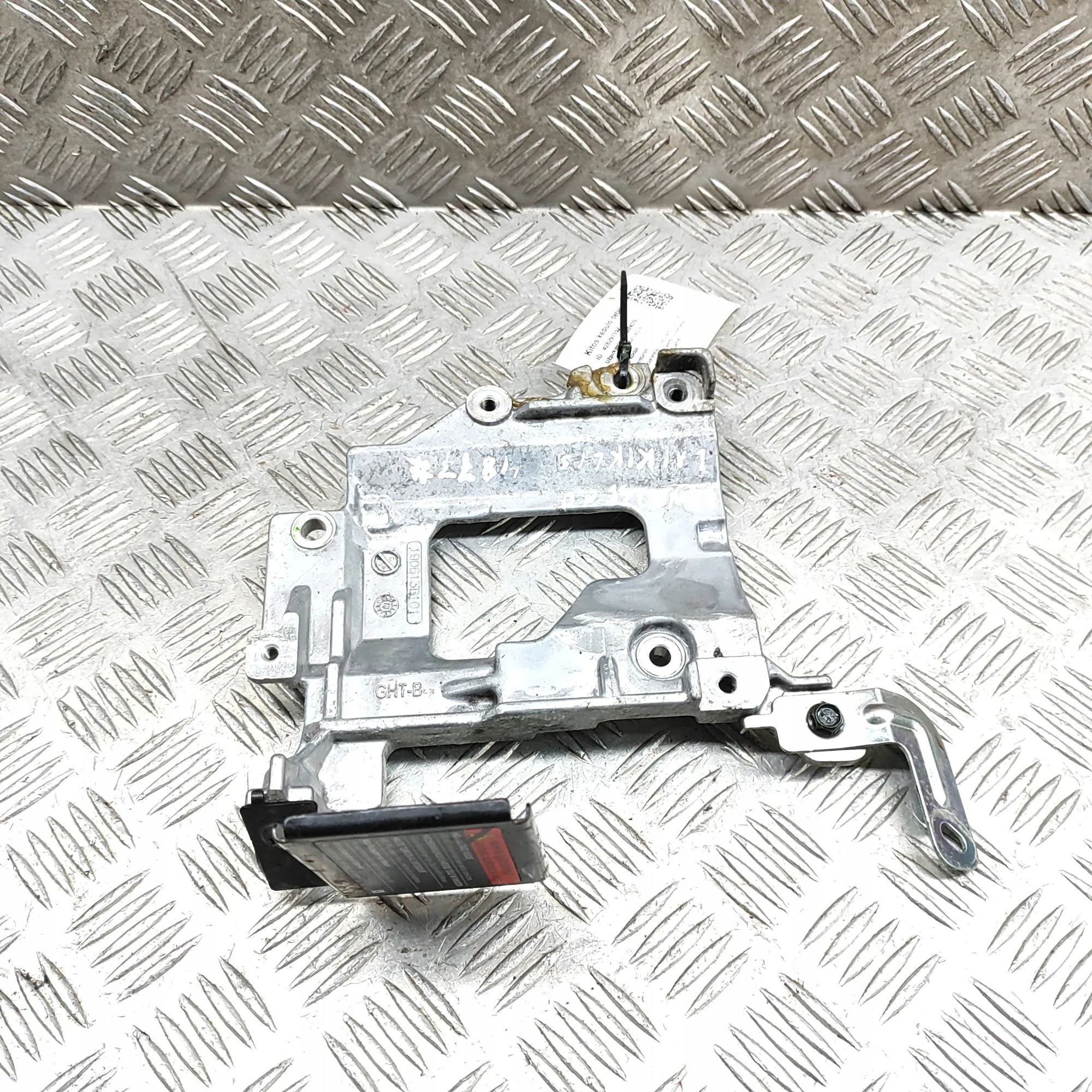 AC Compressor Mounting Bracket Nissan Leaf ZE1 119105SK0A image 3