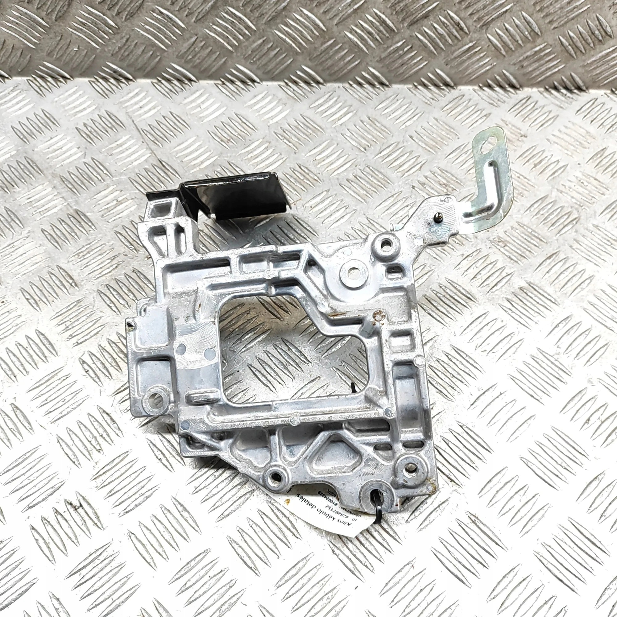 AC Compressor Mounting Bracket Nissan Leaf ZE1 119105SK0A image 4