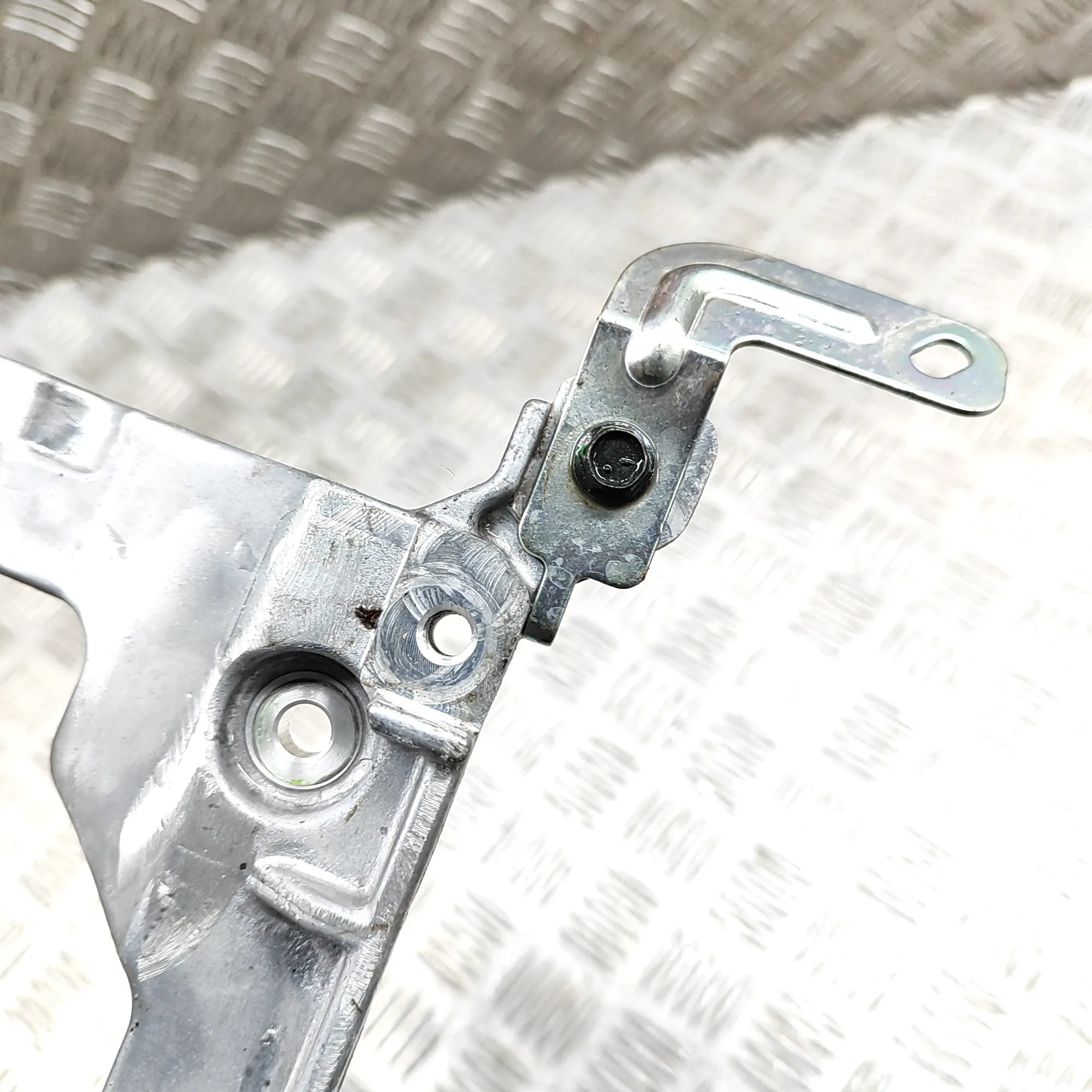 AC Compressor Mounting Bracket Nissan Leaf ZE1 119105SK0A image 6