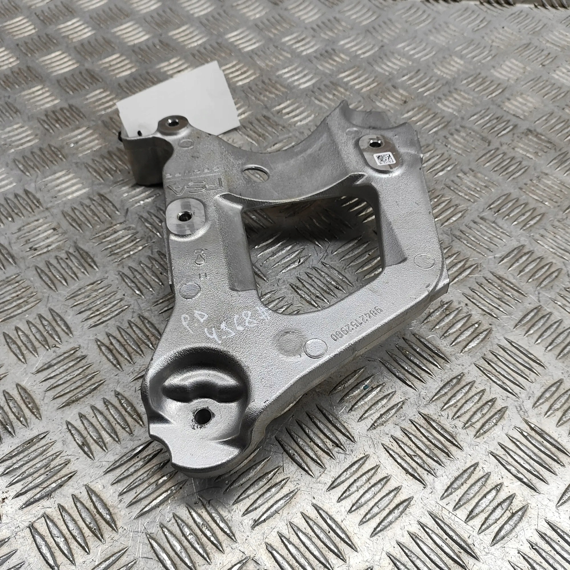 Support de fixation compresseur clim PEUGEOT 3008 III image 4