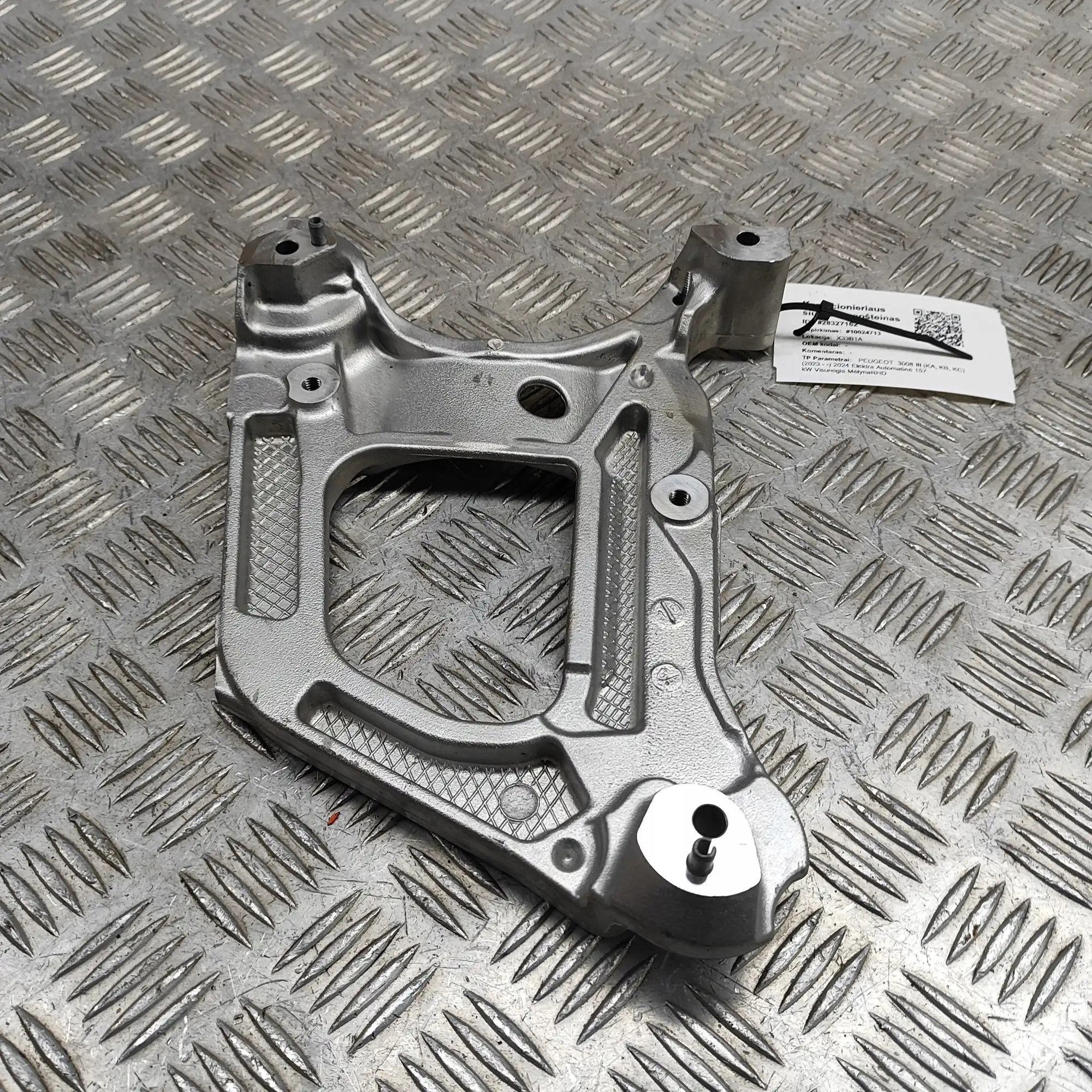 Support de fixation compresseur clim PEUGEOT 3008 III image 5