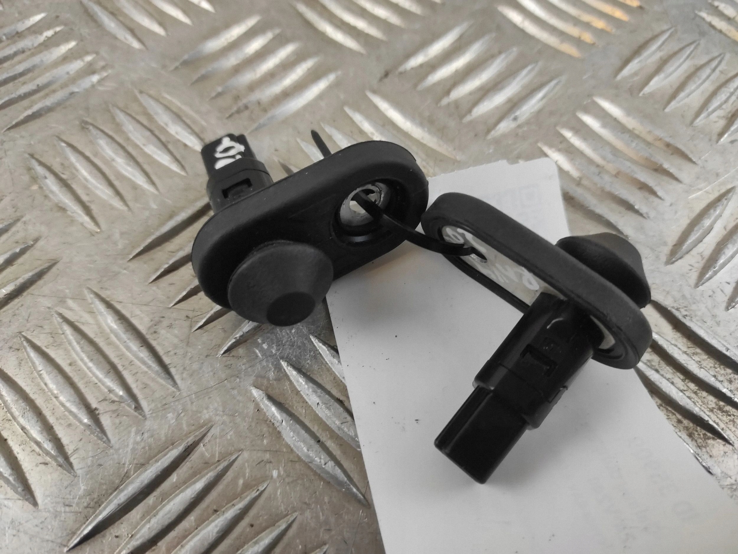 Toyota RAV4 XA50 Achterdeurcontactsensor REM35909 image 3