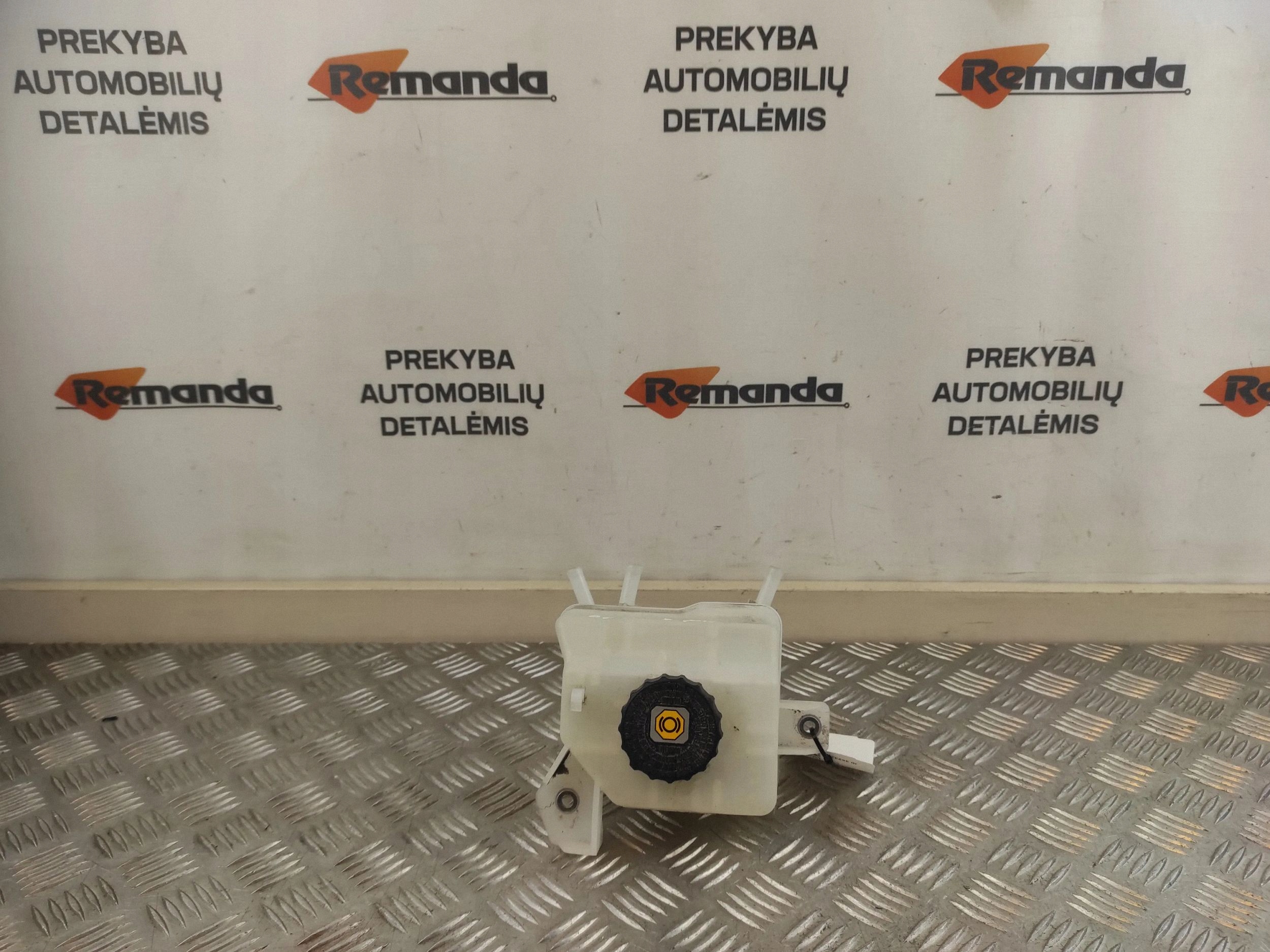 Toyota RAV4 XA50 Bremsflüssigkeitsbehälter REM36232 image 2