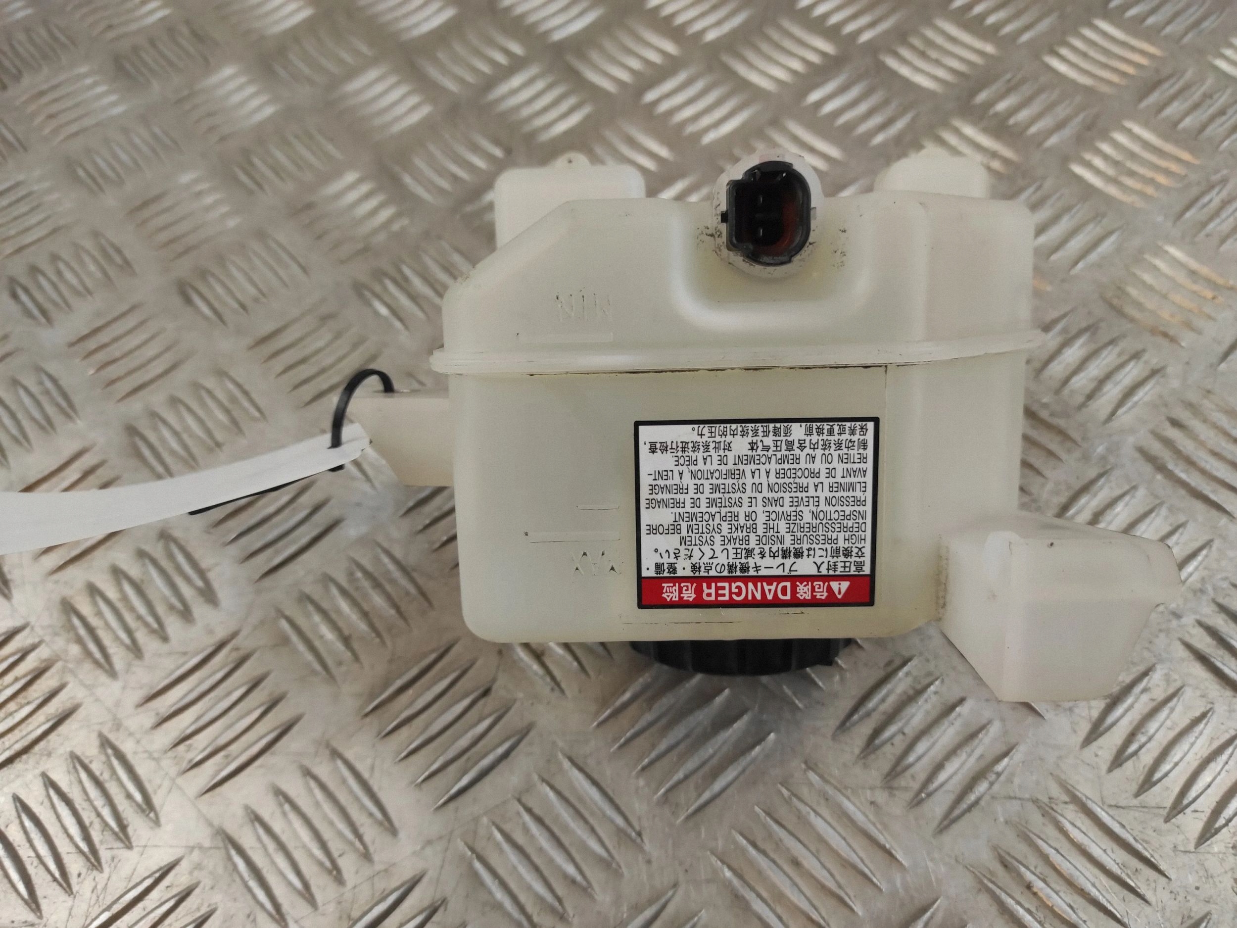 Toyota RAV4 XA50 Bremsflüssigkeitsbehälter REM36232 image 6