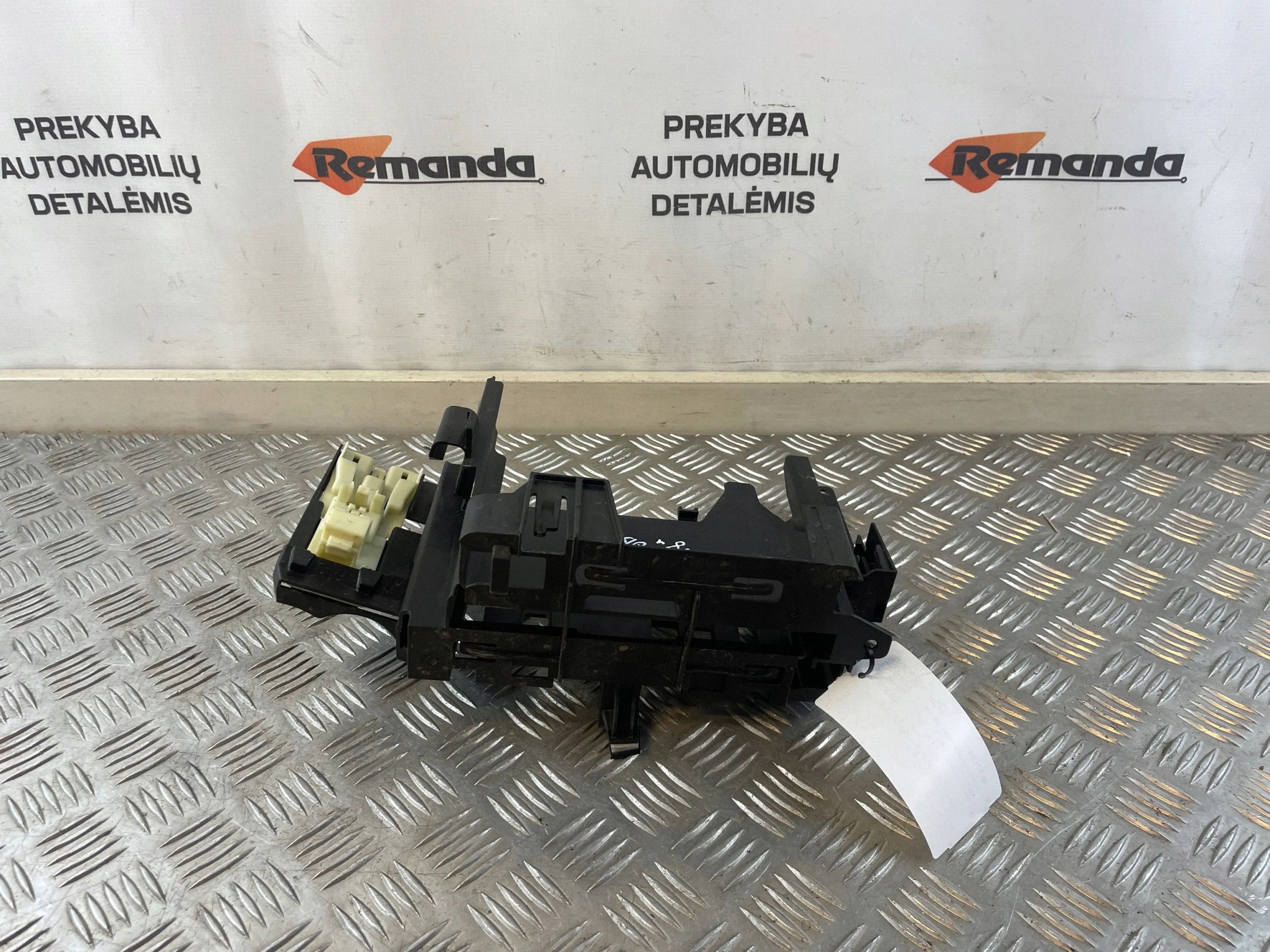 BMW 5 G30 G31 2017 Supporto ECU 8584651 image 2