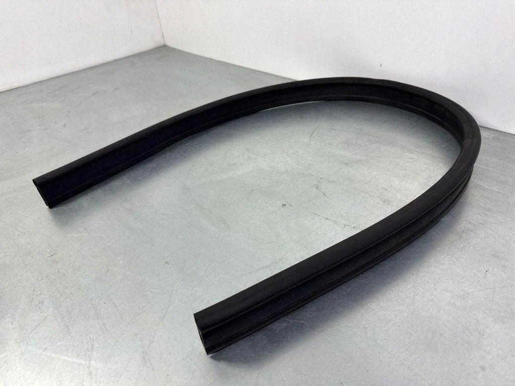 Joint de capot Jaguar F-PACE X761 HK83-16K816-AA image 3
