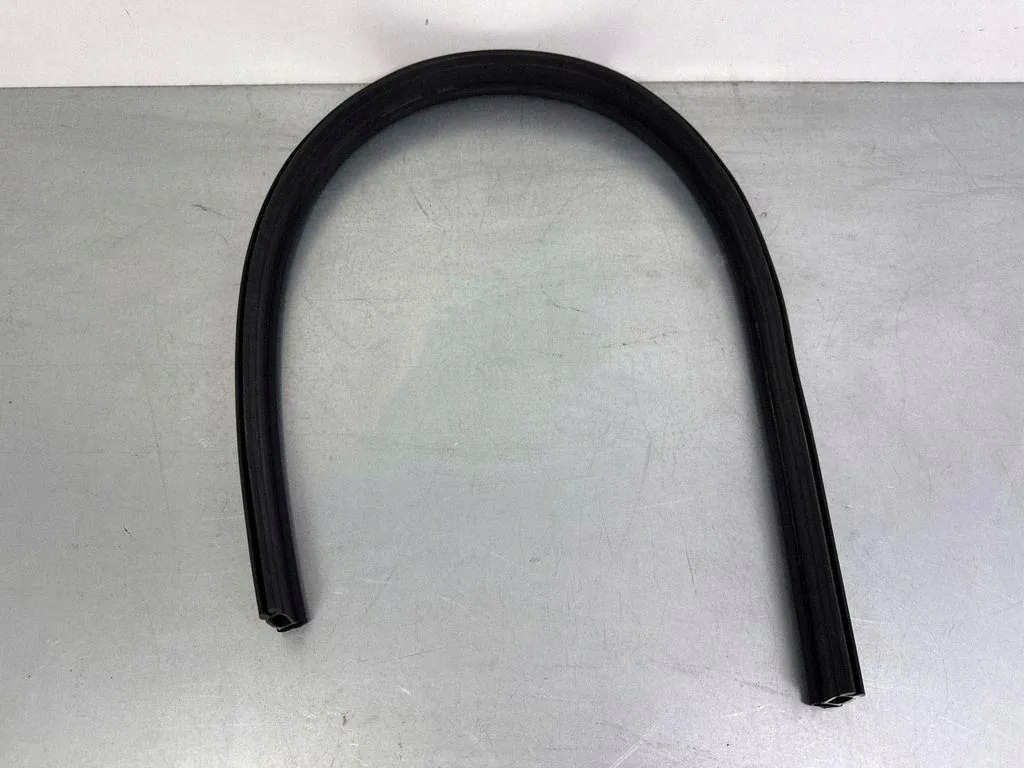 Joint de capot Jaguar F-PACE X761 HK83-16K816-AA image 4