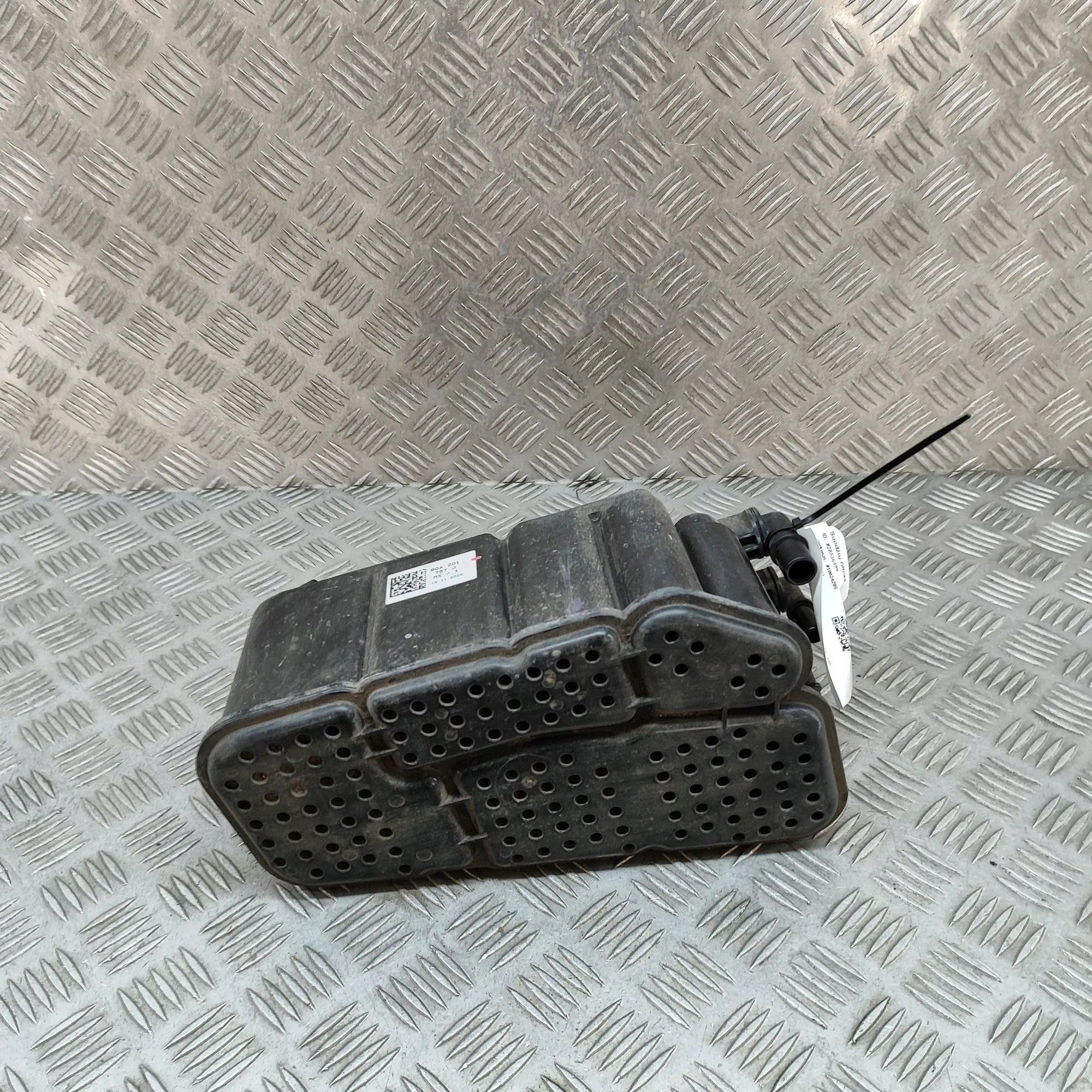 Dieselhiukkassuodatin Audi Q5 (FY) 8W0196C image 2