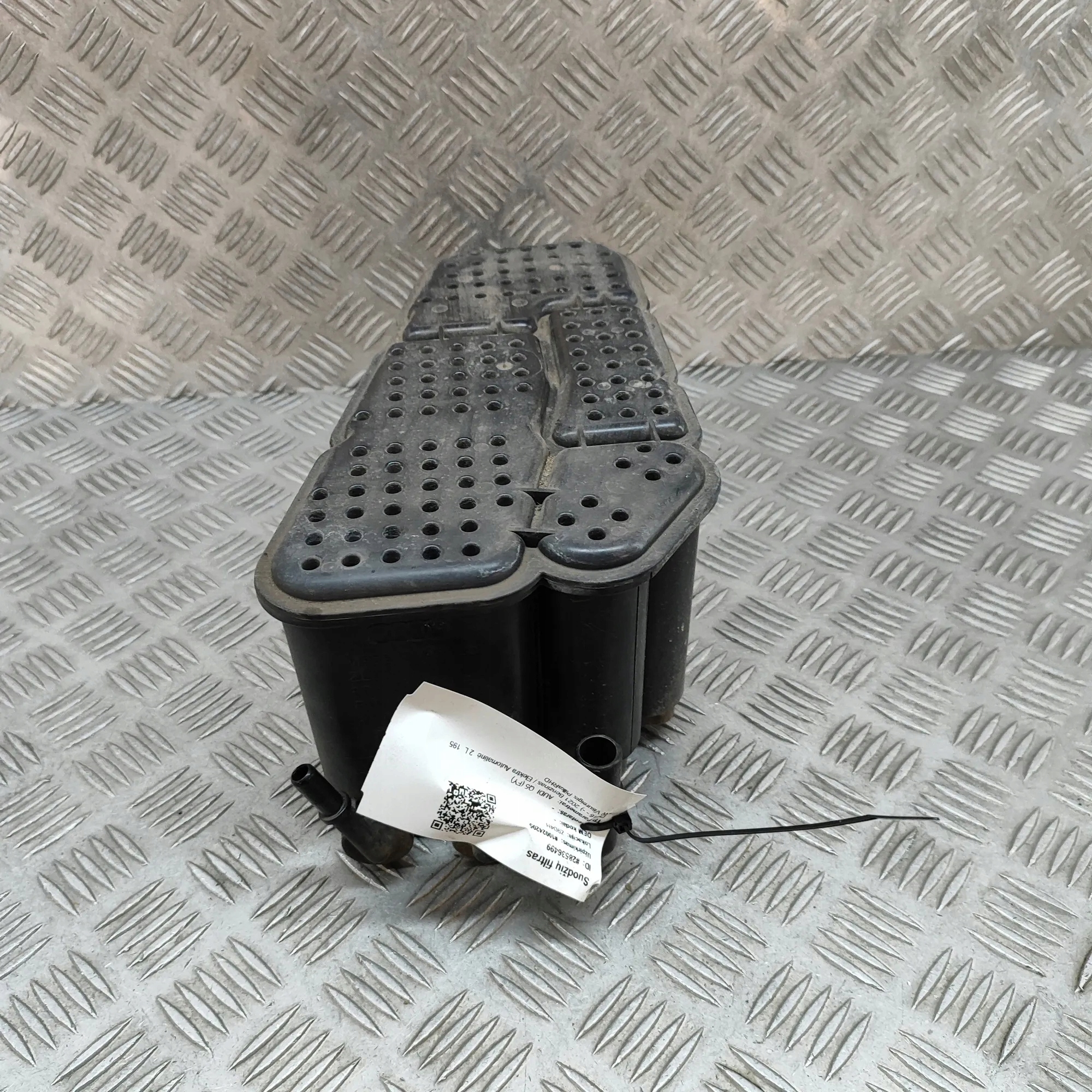 Dieselhiukkassuodatin Audi Q5 (FY) 8W0196C image 3