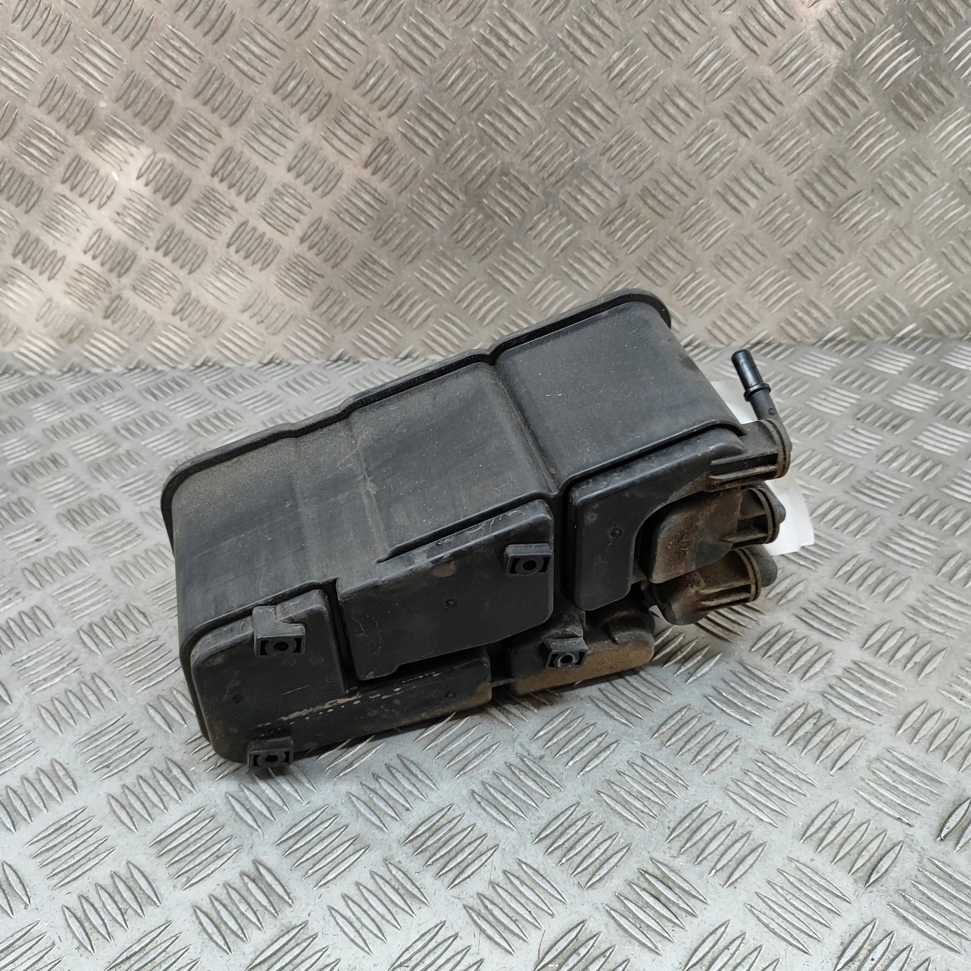 Dieselhiukkassuodatin Audi Q5 (FY) 8W0196C image 6