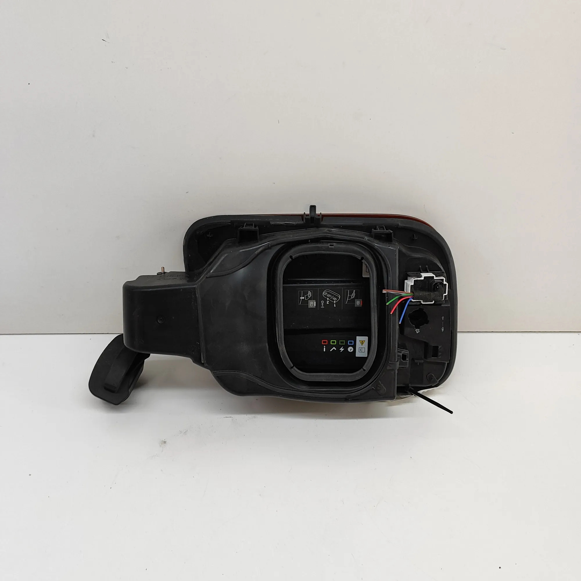 Polttoainesäiliön luukku Citroën C4 III 9835930680 image 6