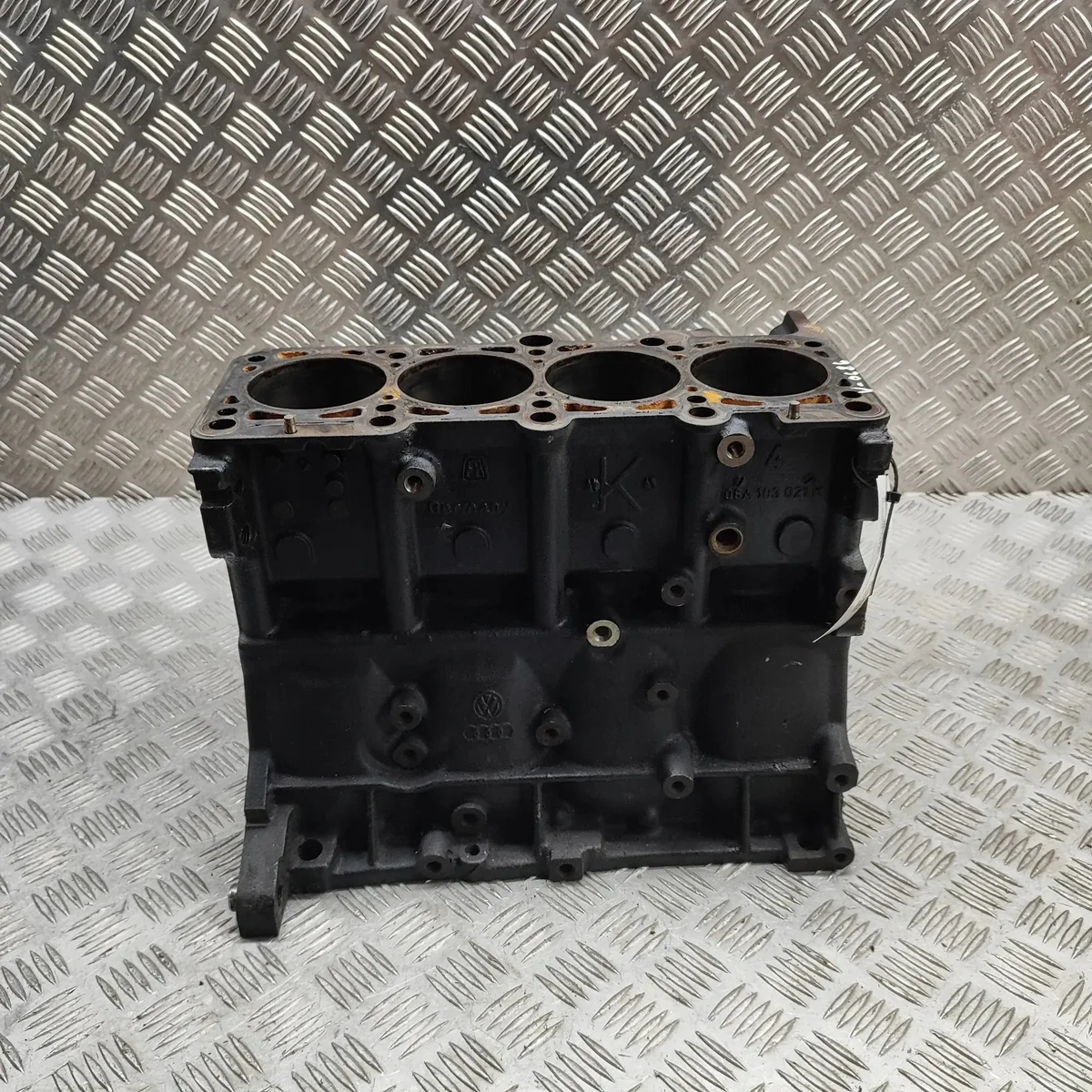 Bloc moteur Audi 1.8 T A4 B6 B7 06A103021K