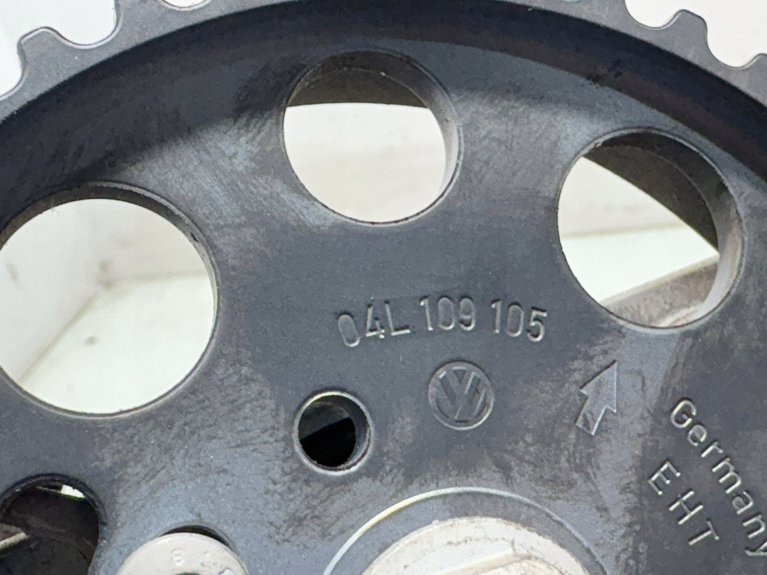 Arbre à cames VW Golf VII 2015 04L109082C image 9