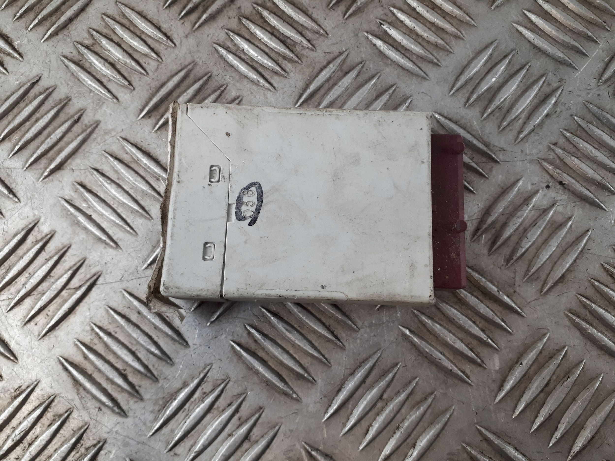 1992 BMW 3 E36 Immobilizer Module 61358380363 image 5