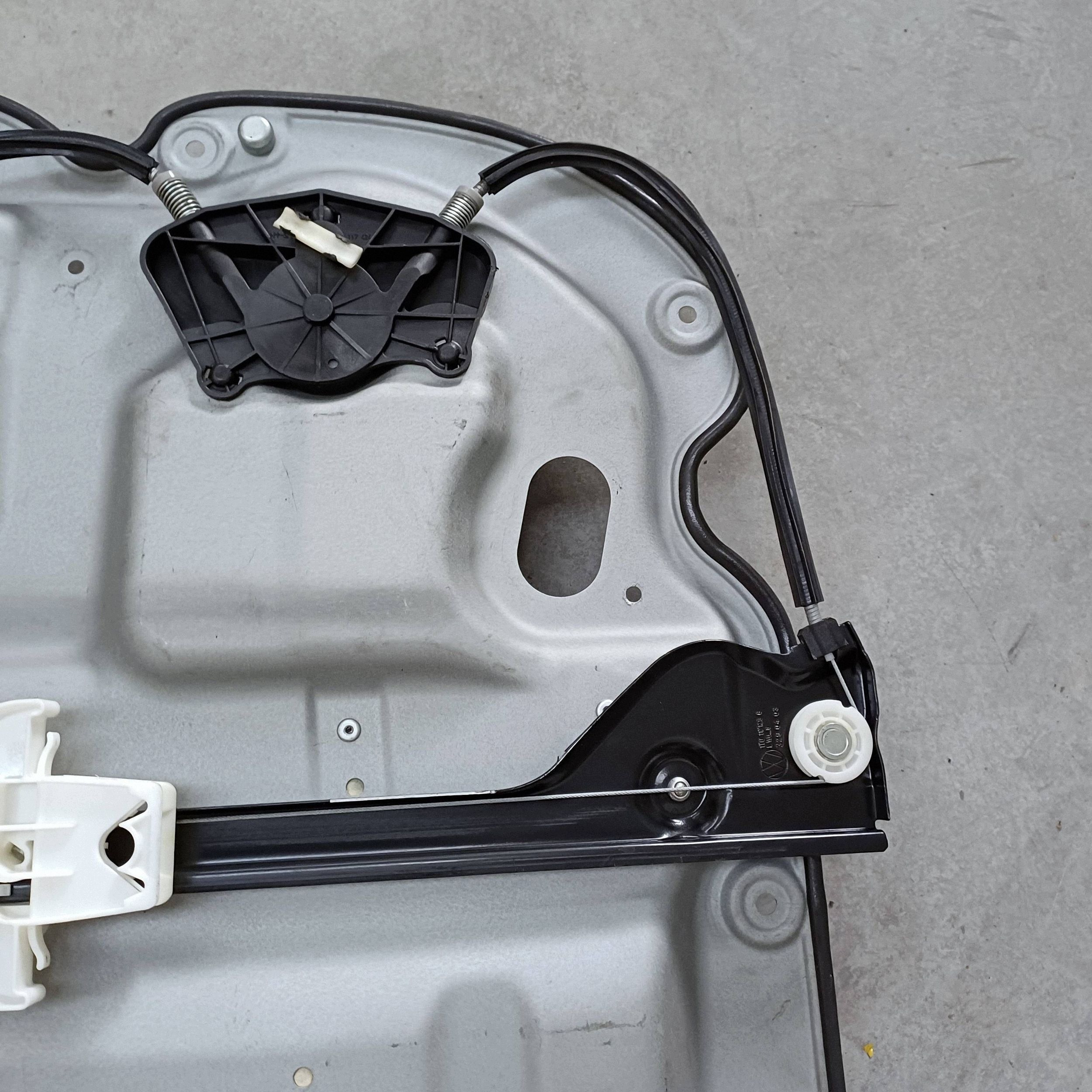 Fensterheber manuell links hinten VW Touran I DRC121588 image 9