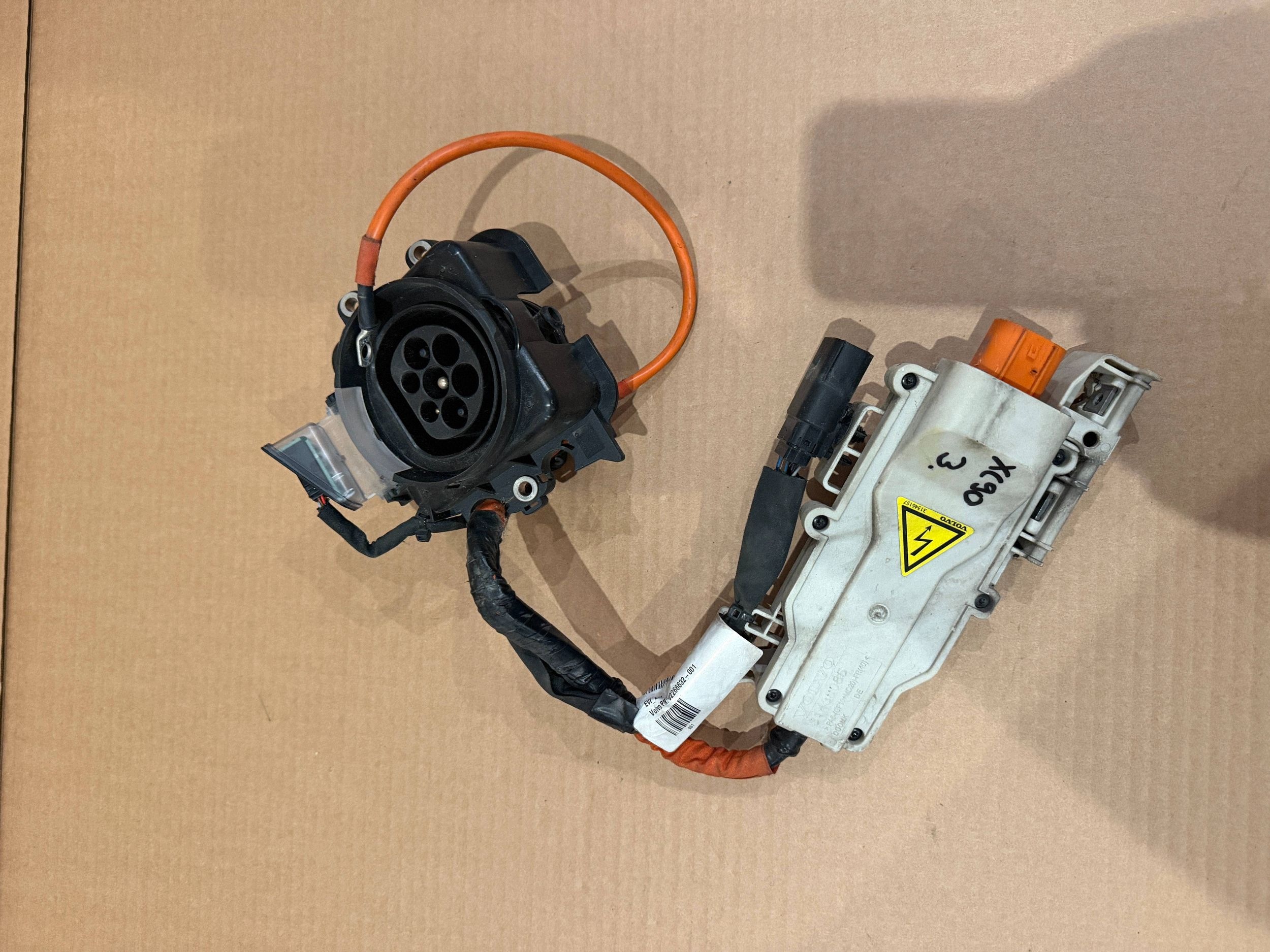 Volvo XC90 II XC60 II T6 T8 latausportti 32266632