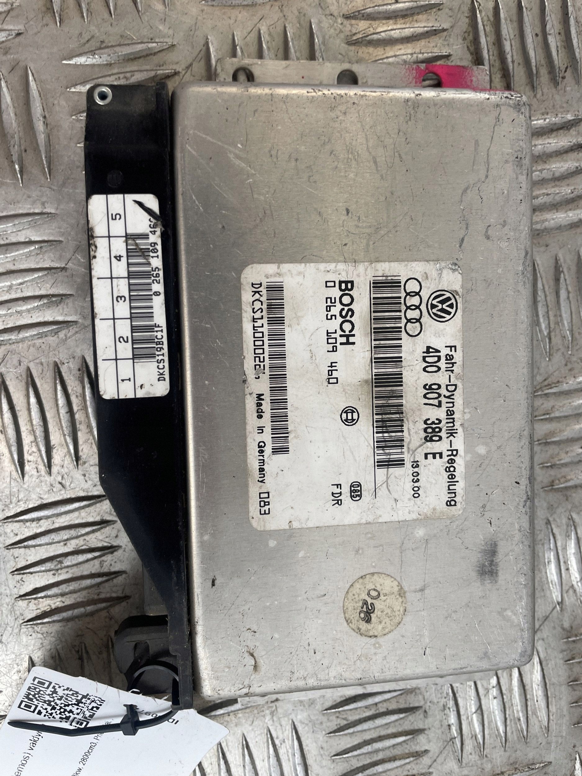 Audi A8 S8 D2 4D 2000 Module ESP 4D0907389E image 3