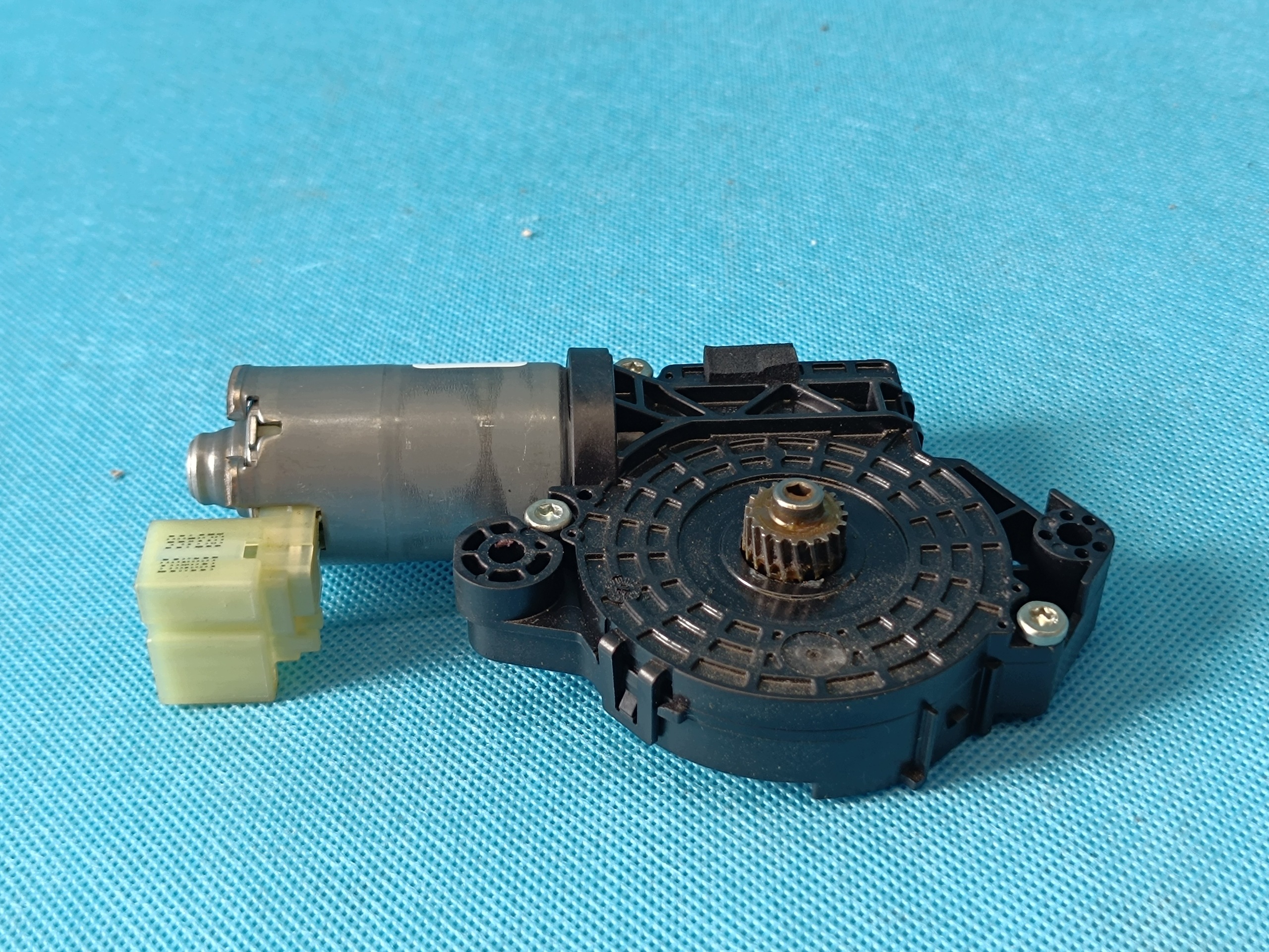 Moteur de toit ouvrant VW Tiguan II 1.5 TSI 96kW image 3