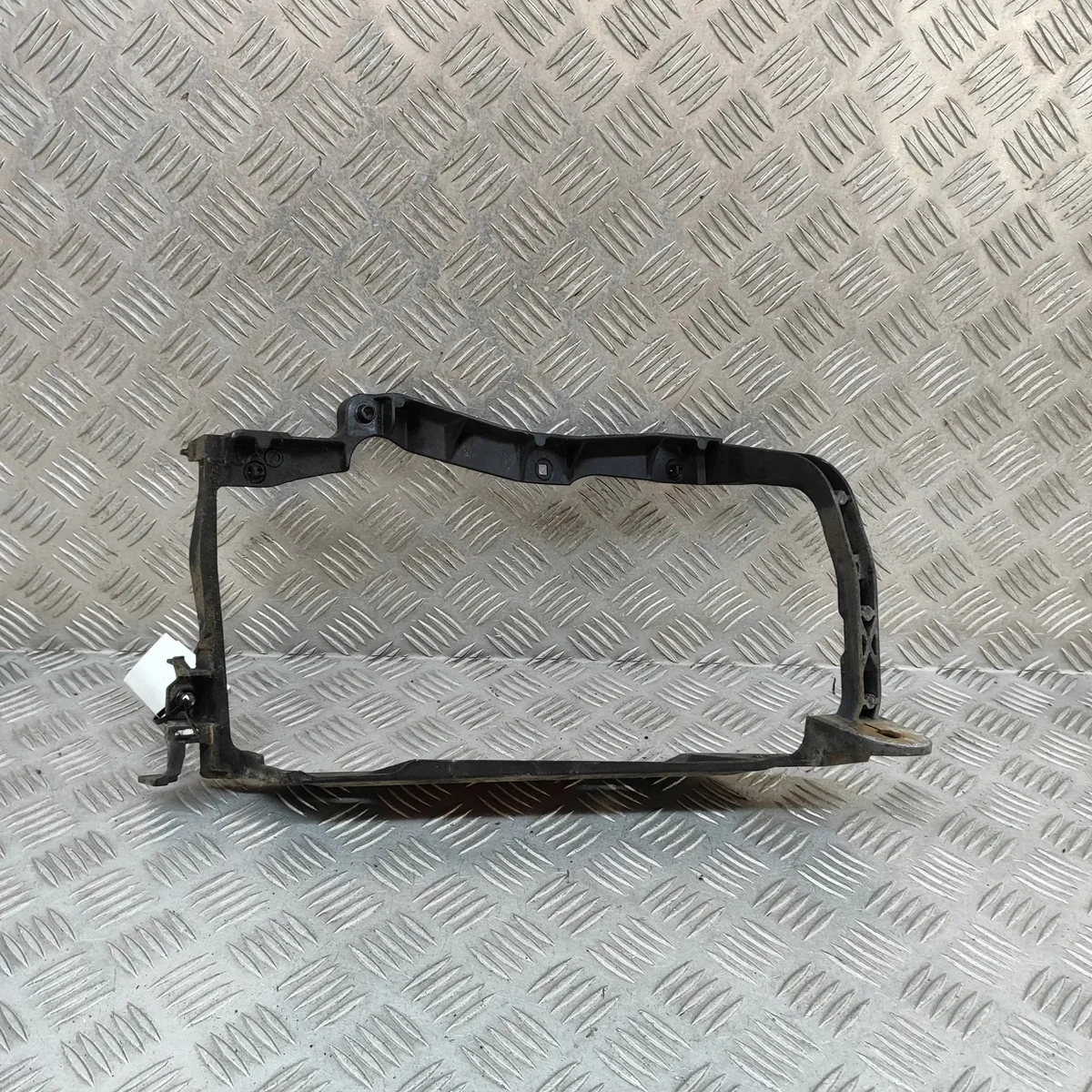 Fäste vänster framlykta Audi A8 D2 (4D0805855)