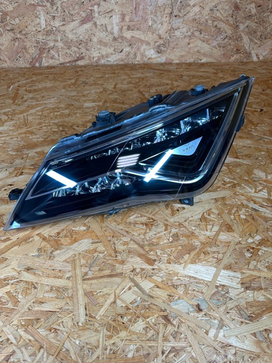 Farol Dianteiro Esquerdo LED SEAT LEON III lift 5F1941007L